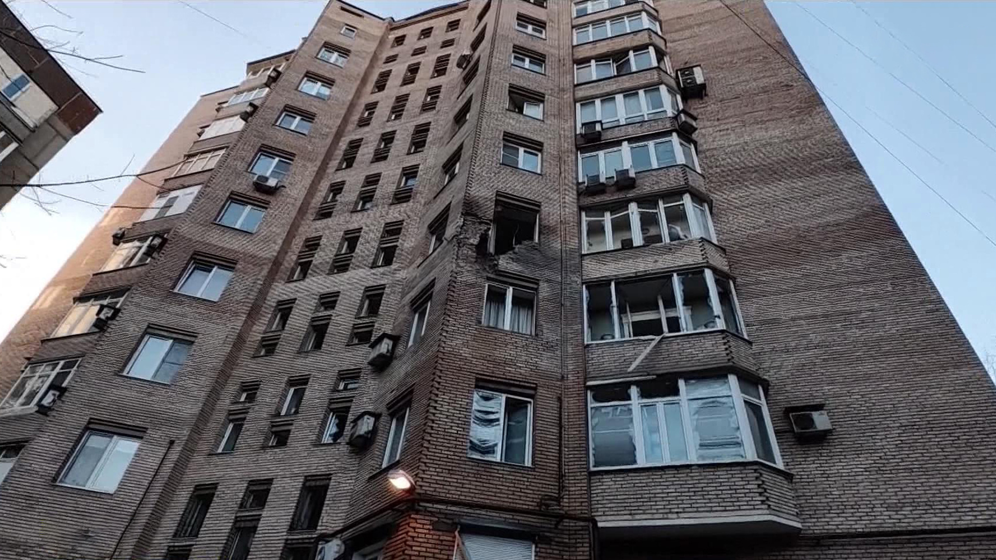 После боя новогодних курантов украинские боевики накрыли центр Донецка