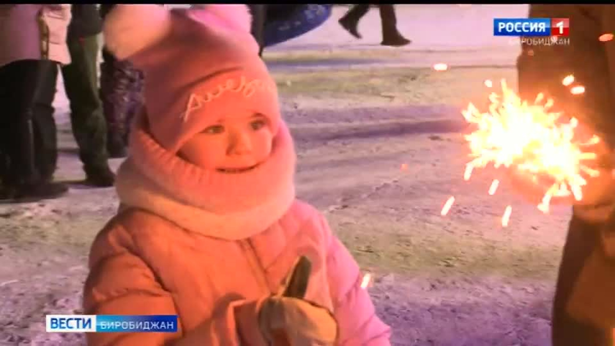 Горожане и гости областного центра встретили Новый год на главной площади Биробиджана