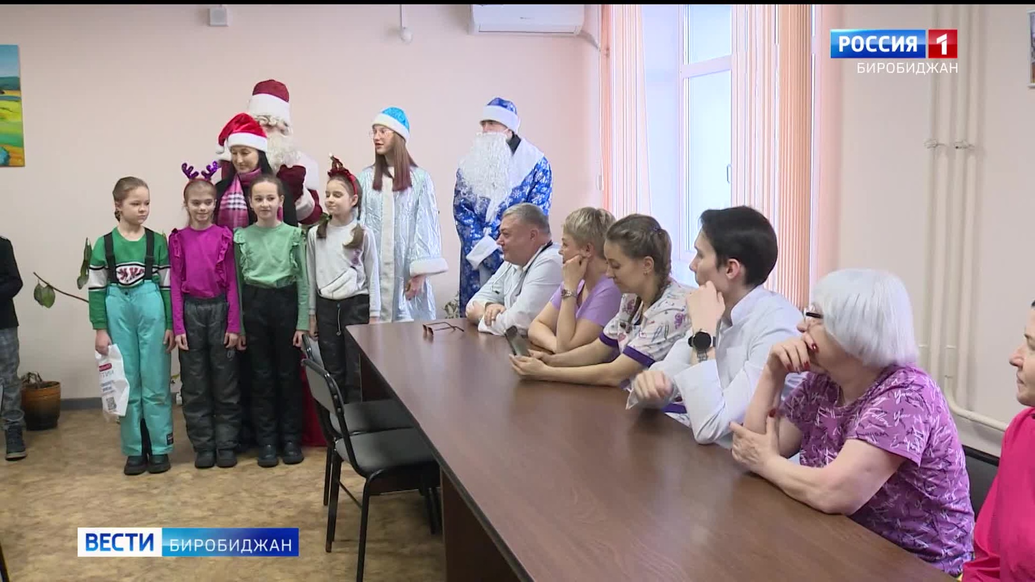 Дедом Морозом может стать каждый. Такую акцию провели ученики первой биробиджанской гимназии