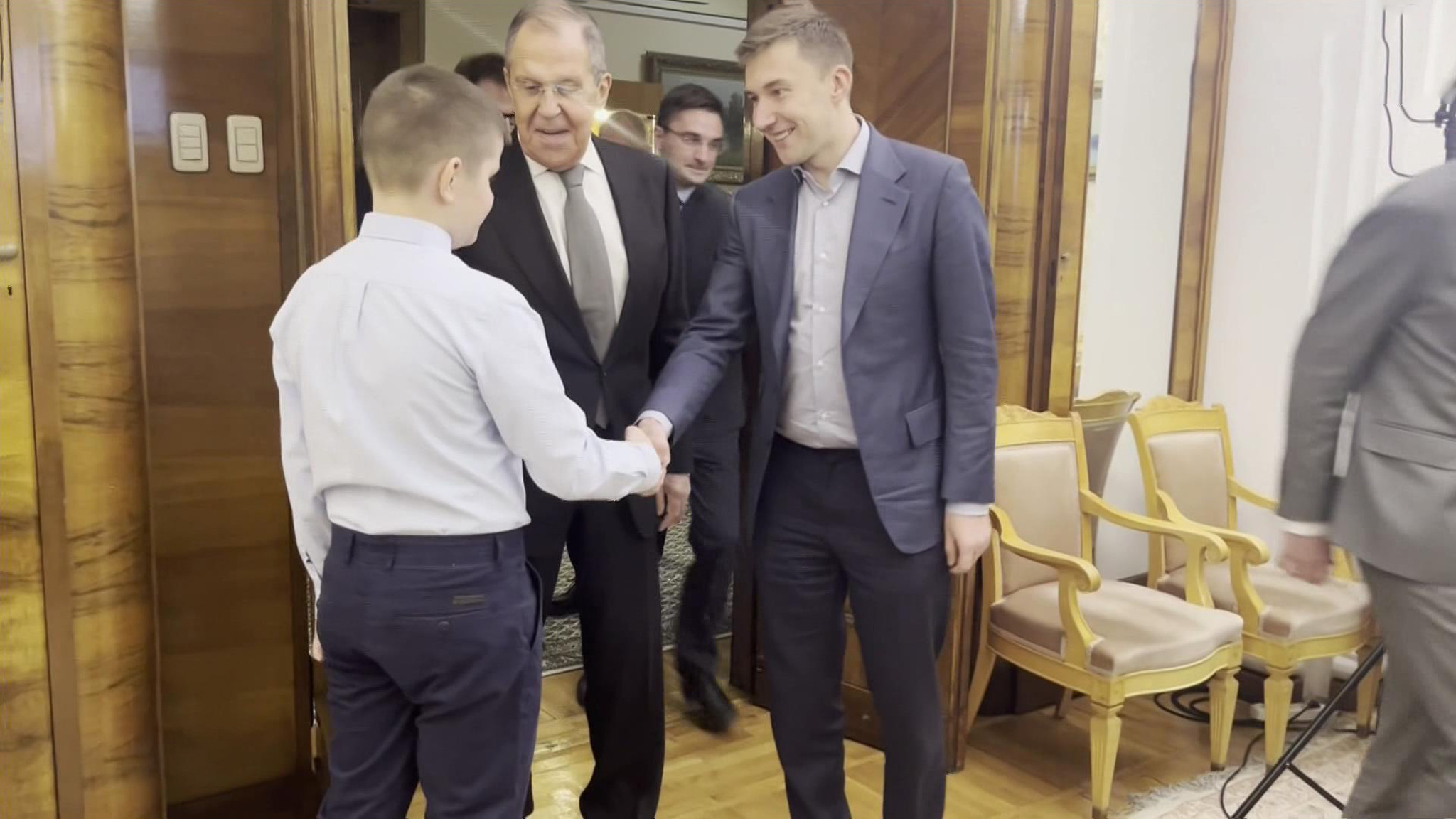 Лавров исполнил новогодние мечты троих детей