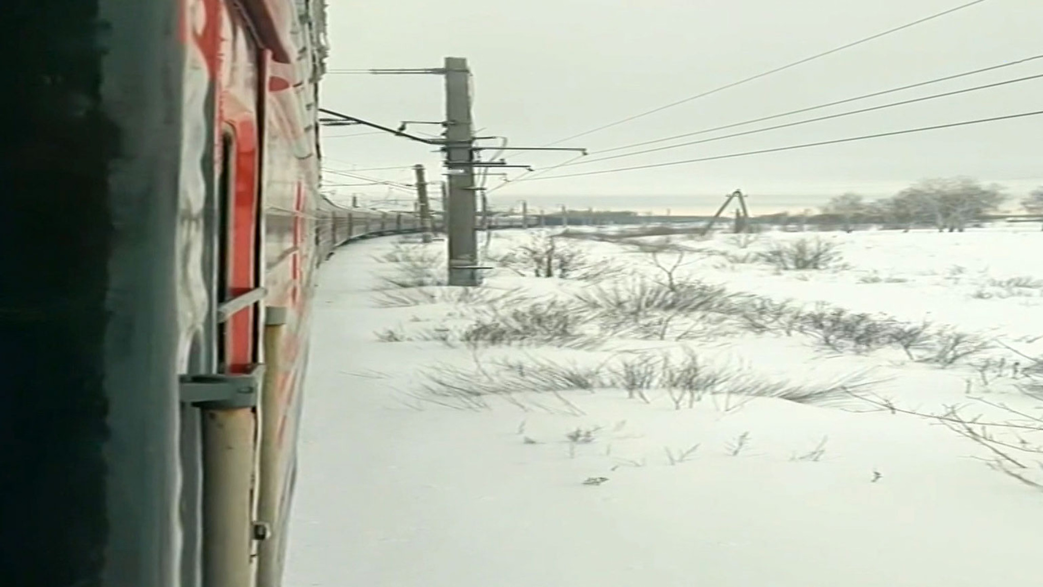 Пассажиры провели 9 часов в холодных вагонах без горячей воды и пищи