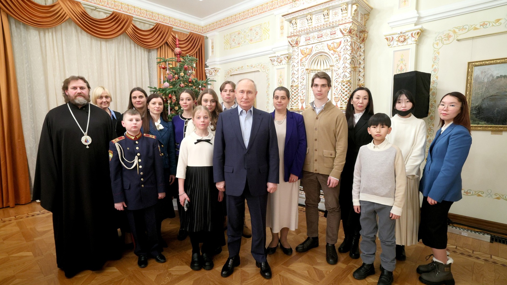 На Рождество Путин пригласил в гости семьи героев