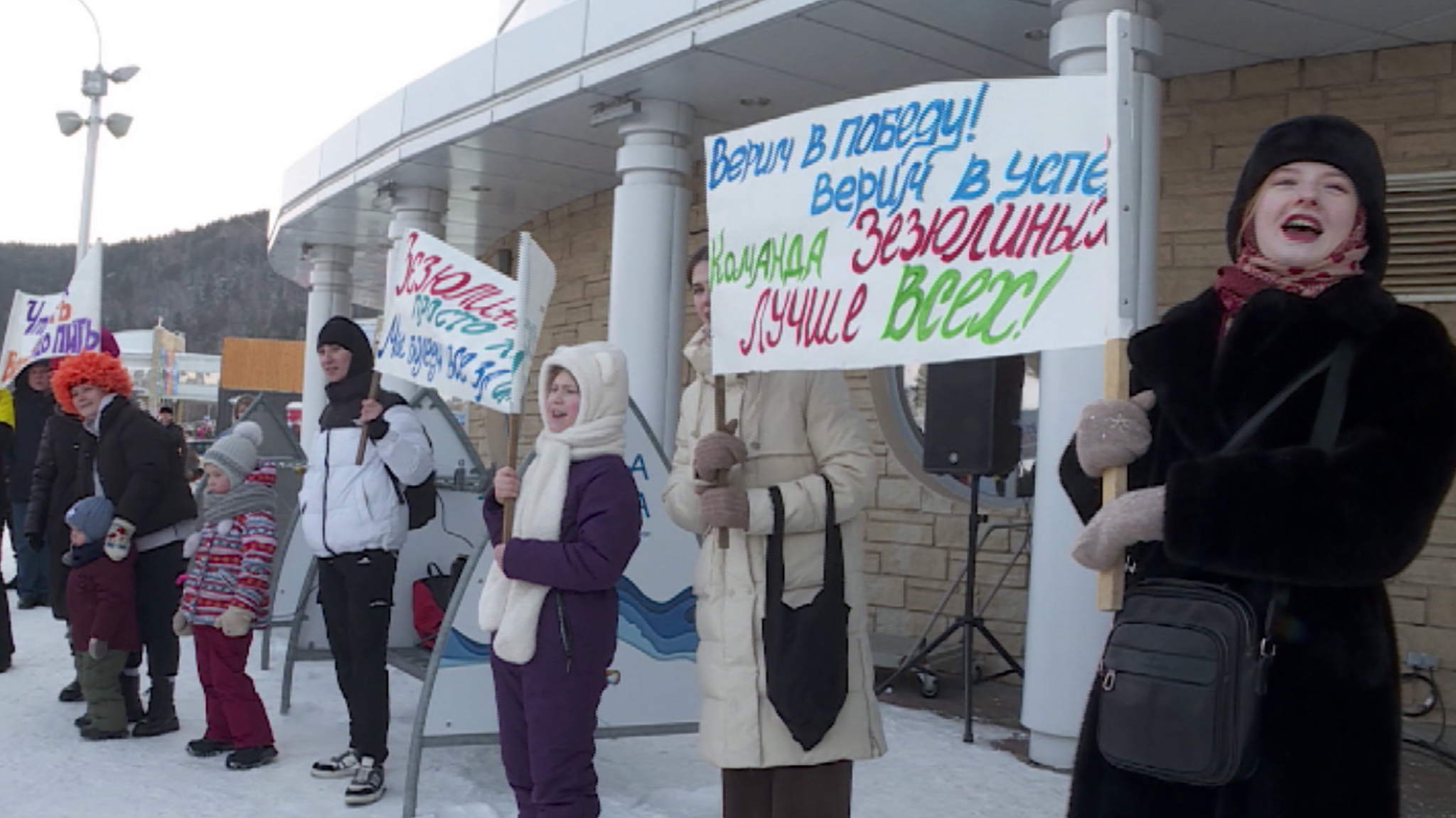 В Красноярске прошли шуточные семейные спортивные соревнования среди сотрудников ГУФСИН