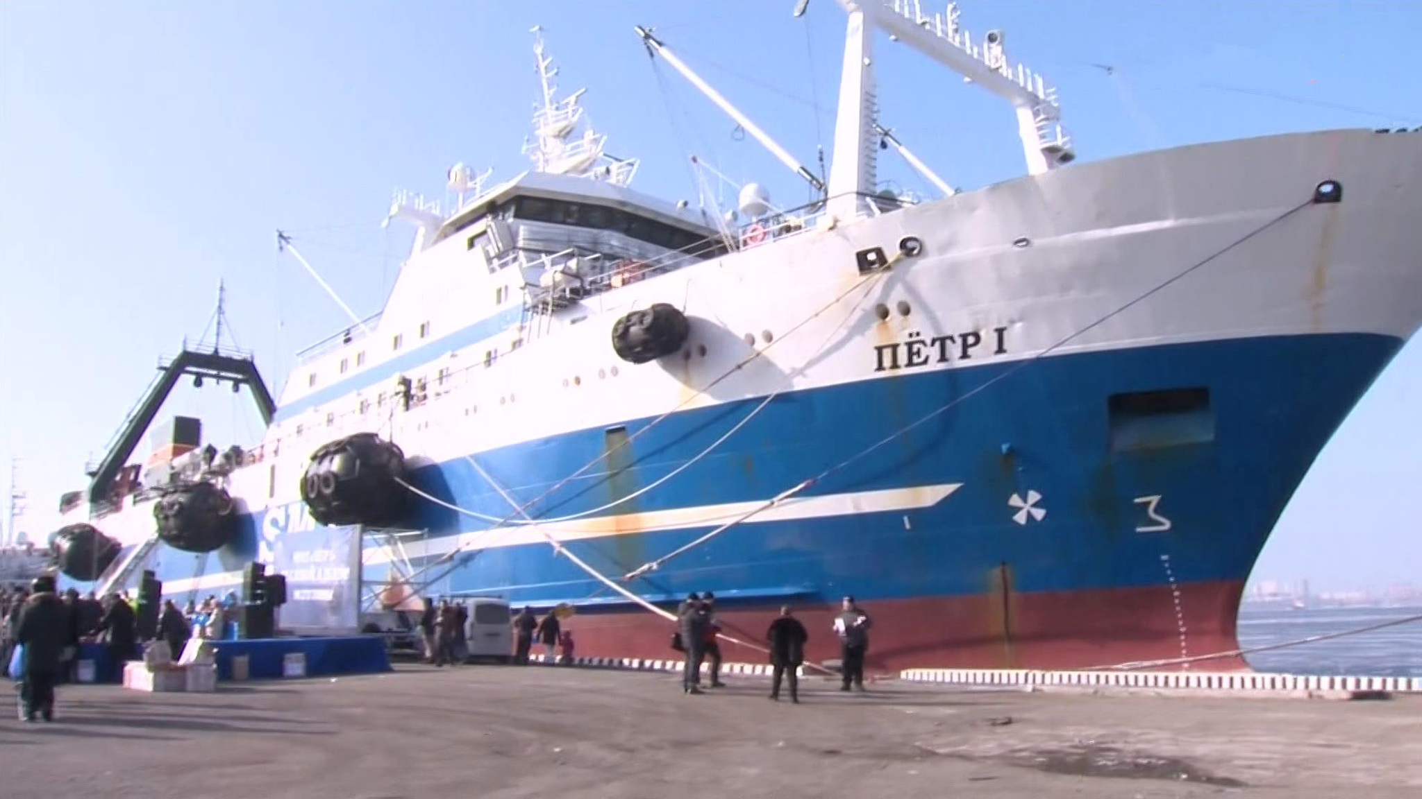 Морозильный траулер "Петр Первый" установил мировой рекорд по вылову рыбы