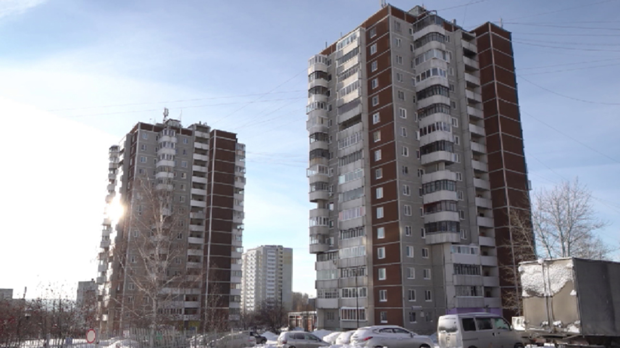 Жители более 300 домов Екатеринбурга несколько дней замерзают в своих квартирах