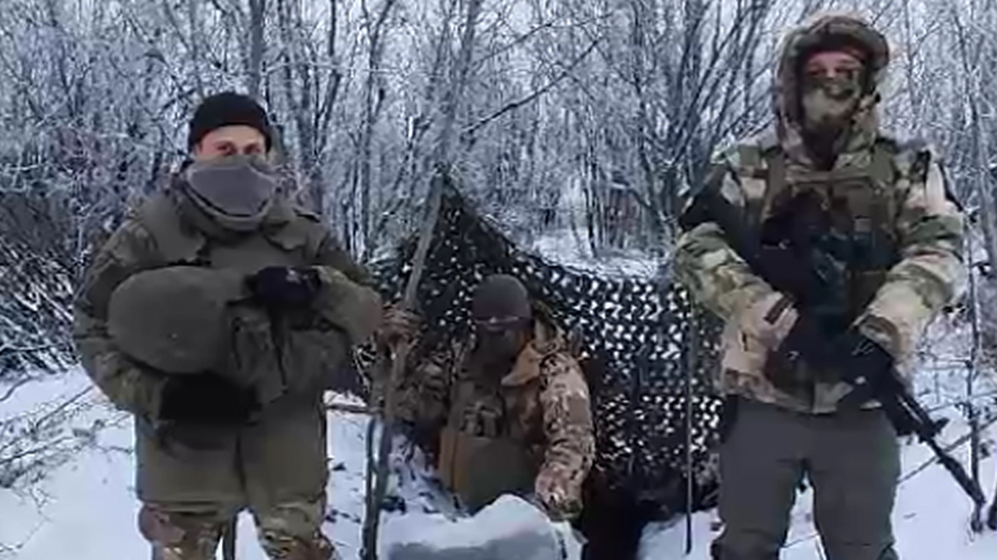 Защитники из Приамурья поблагодарили земляков за посылку с маскировочными сетями