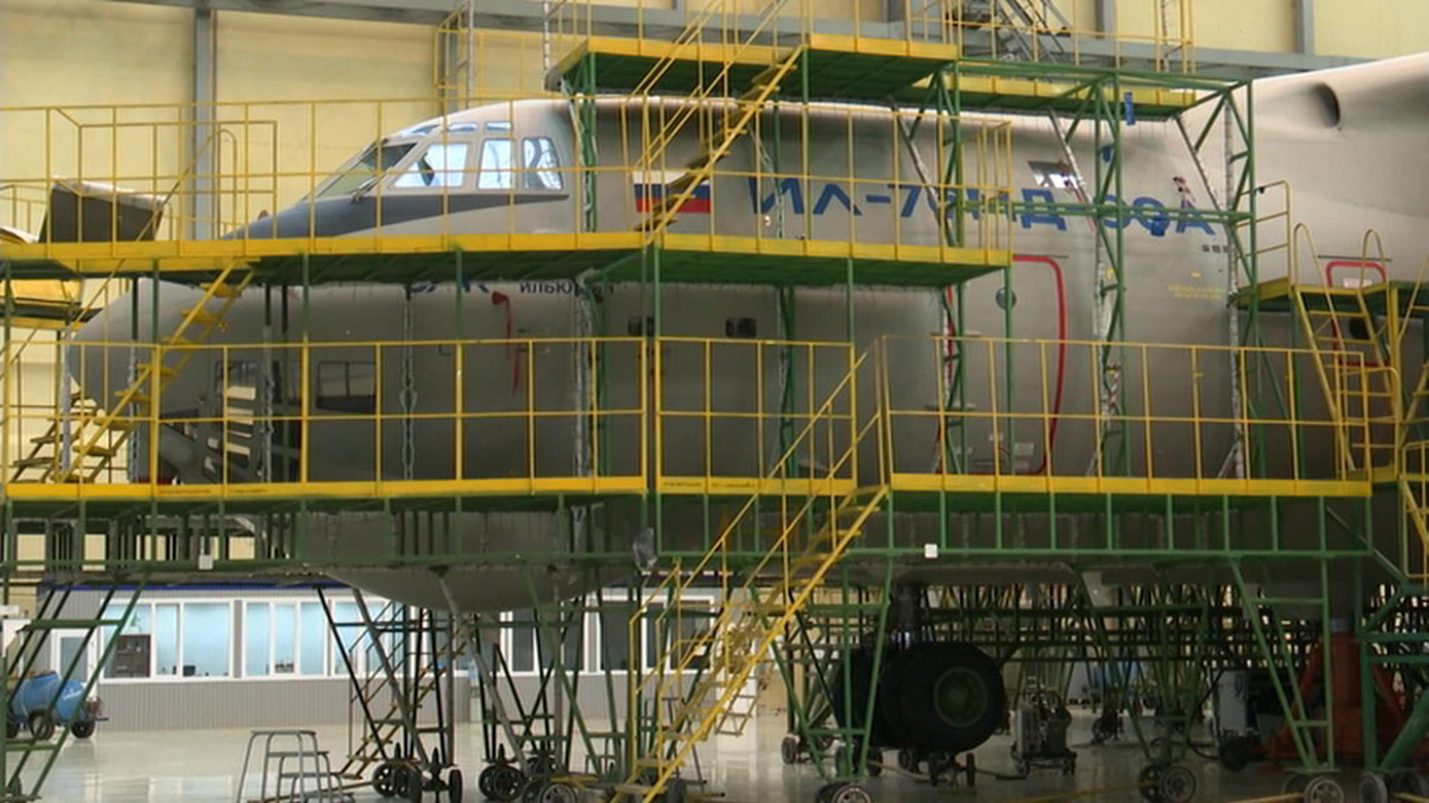 Обновленную версию самолета Ил-76 собирают в Ульяновске