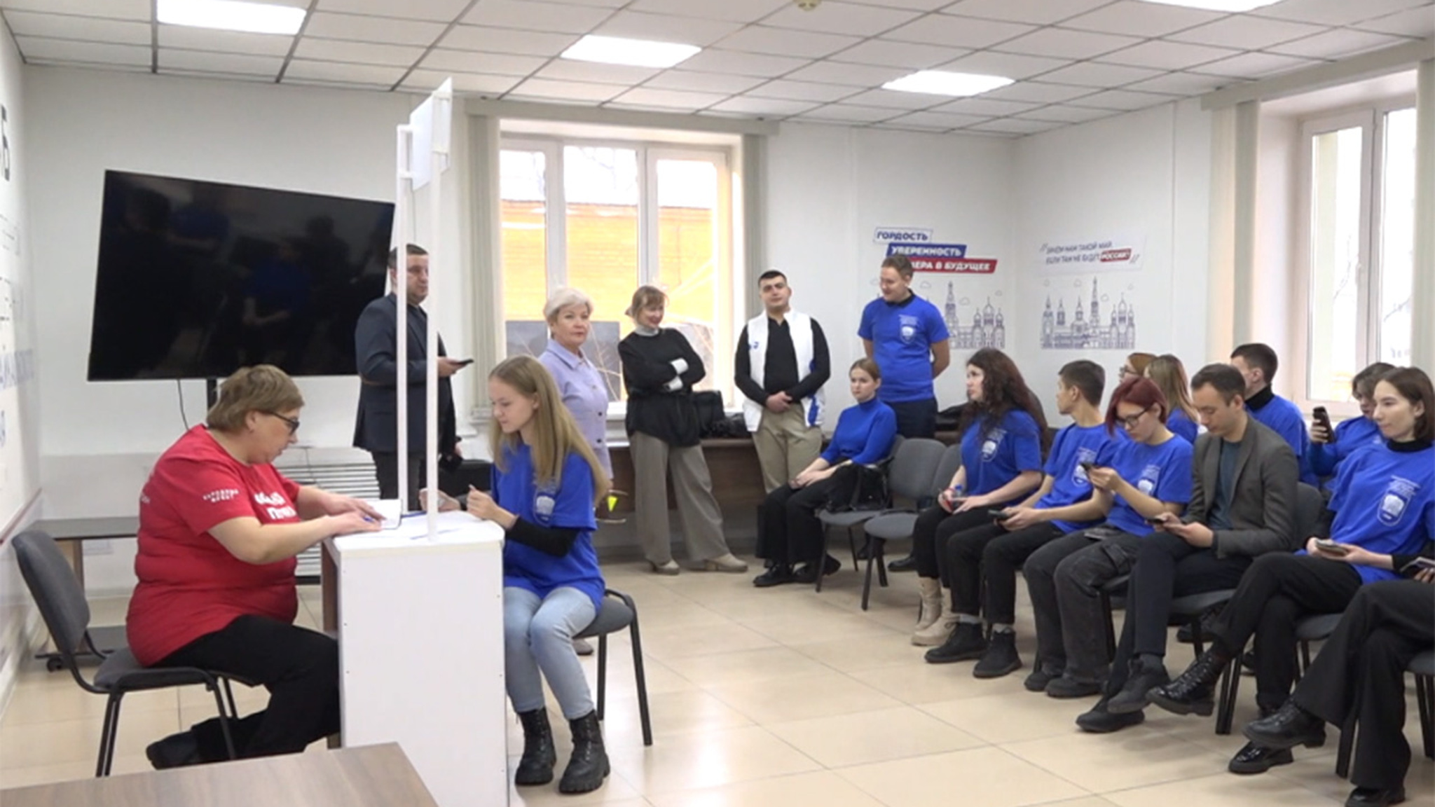 В Забайкалье продолжается сбор подписей в поддержку выдвижения Владимира Путина на выборах президента