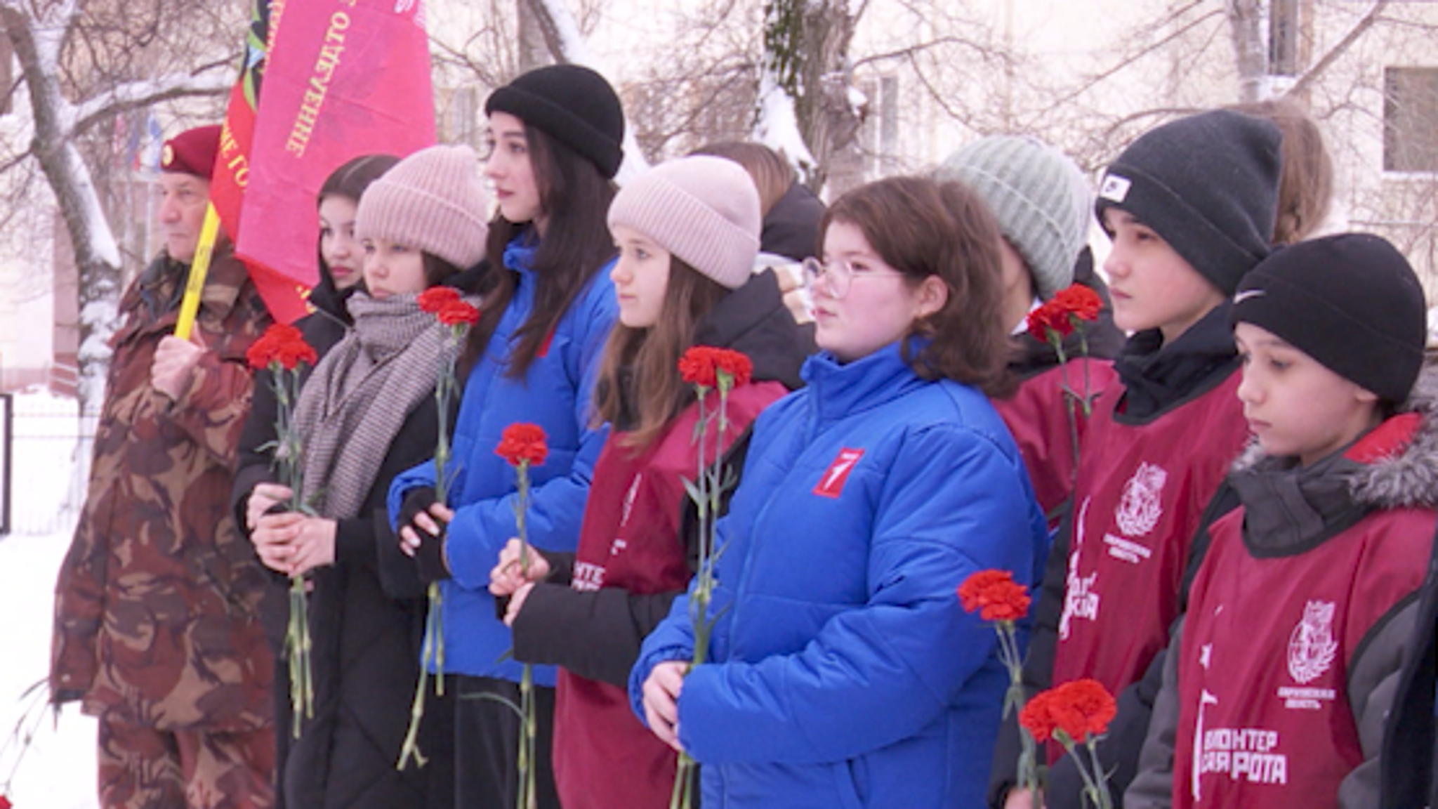 В сквере "Героев Краснодона" состоялся митинг, посвященный 81-й годовщине подвига юных жителей донбасского города