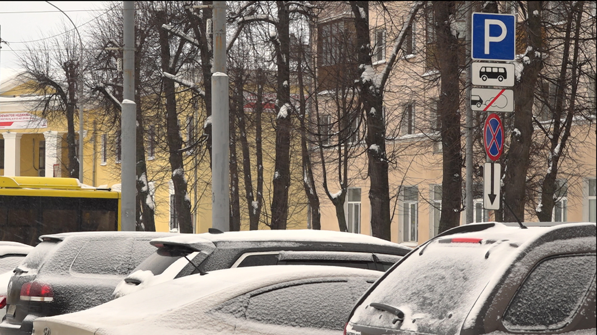 Водители автобусов жалуются на нехватку парковочных мест у Ярославля-Главного