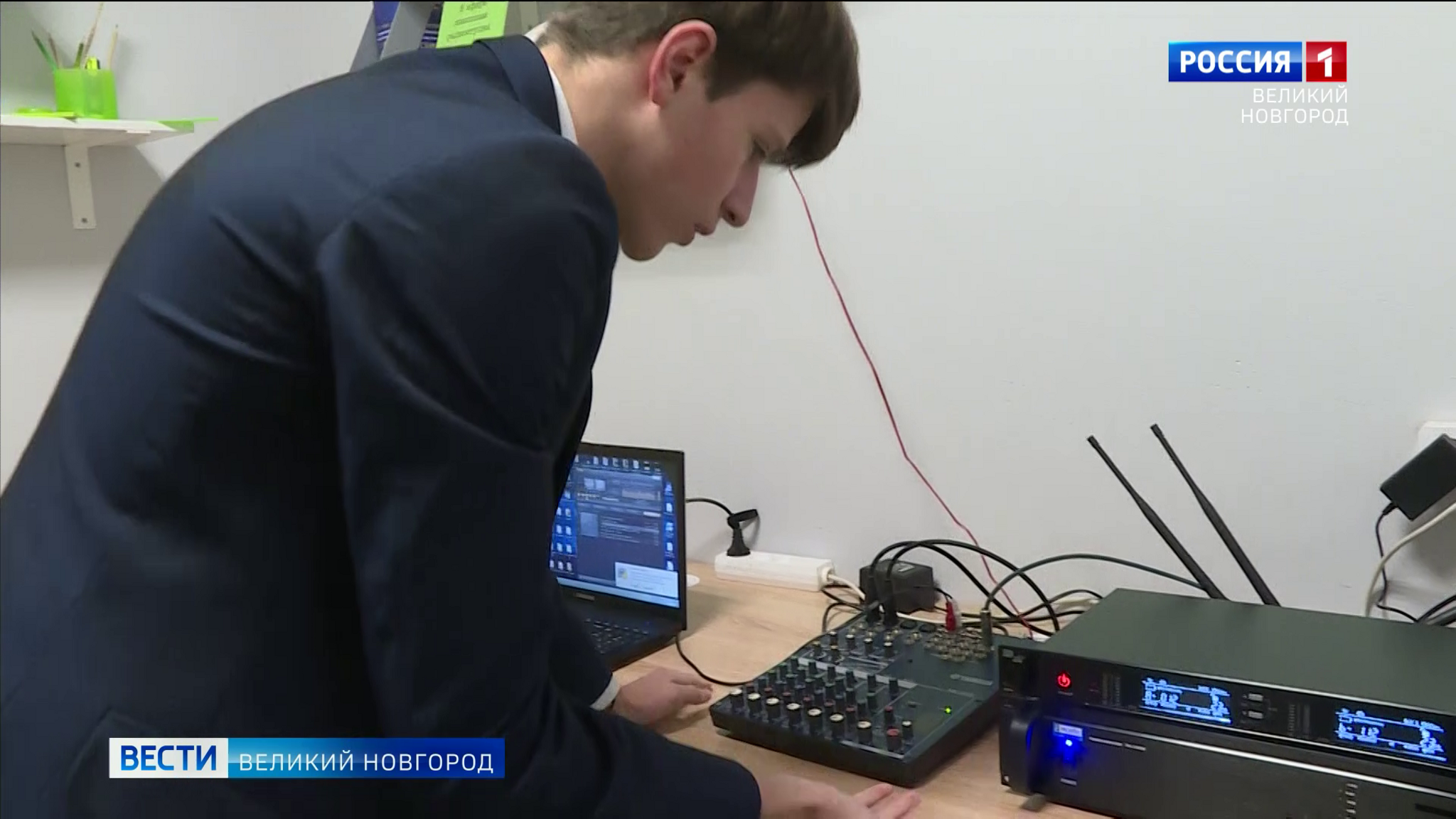 В новгородской школе №13 началось вещание из обновленной радиостудии