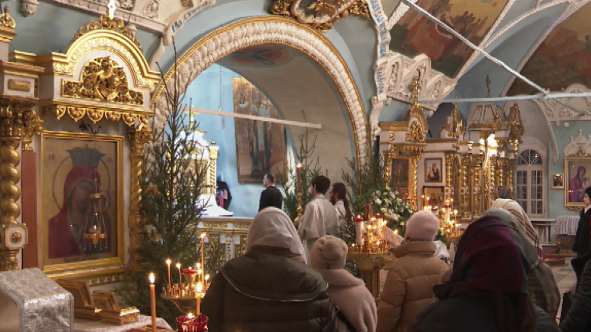 В крещенскую ночь сотни жителей края окунулись в купель