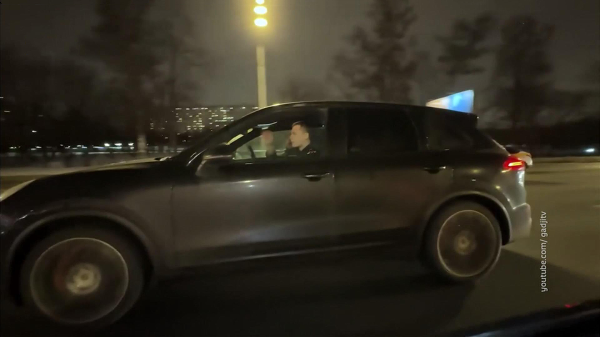 Экстремальным заездом по центру Москвы заинтересовались СК и ГИБДД