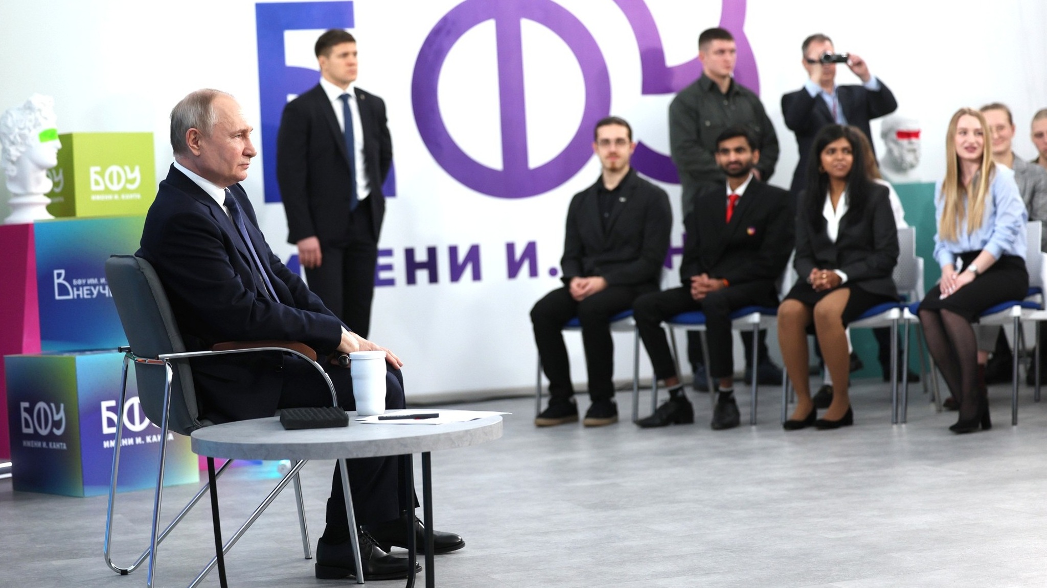 Путин: знания становятся частью экономического роста