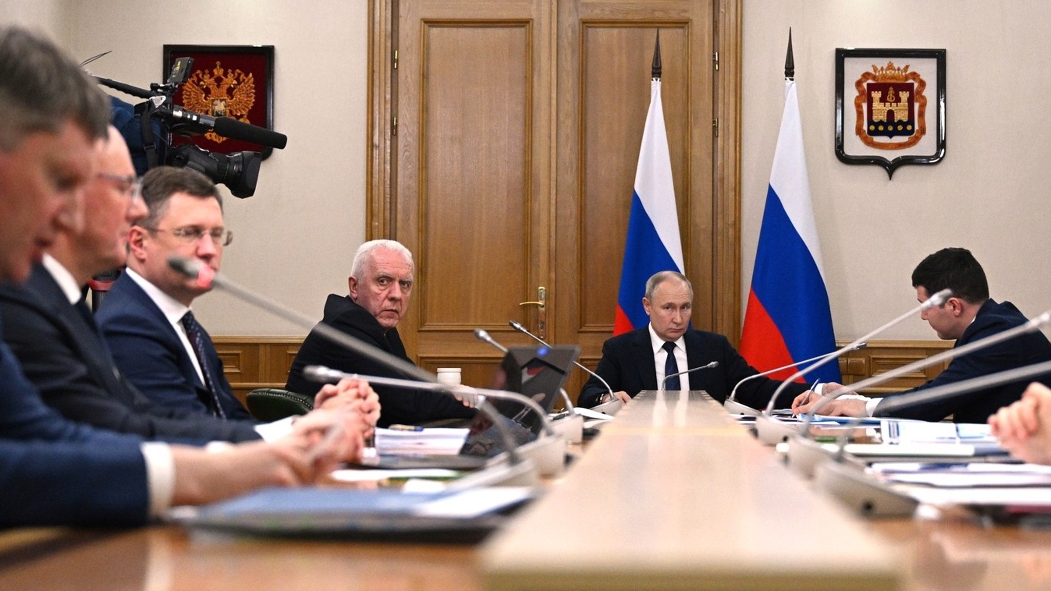 В Калининграде Путин собрал на разговор студентов и ключевых министров