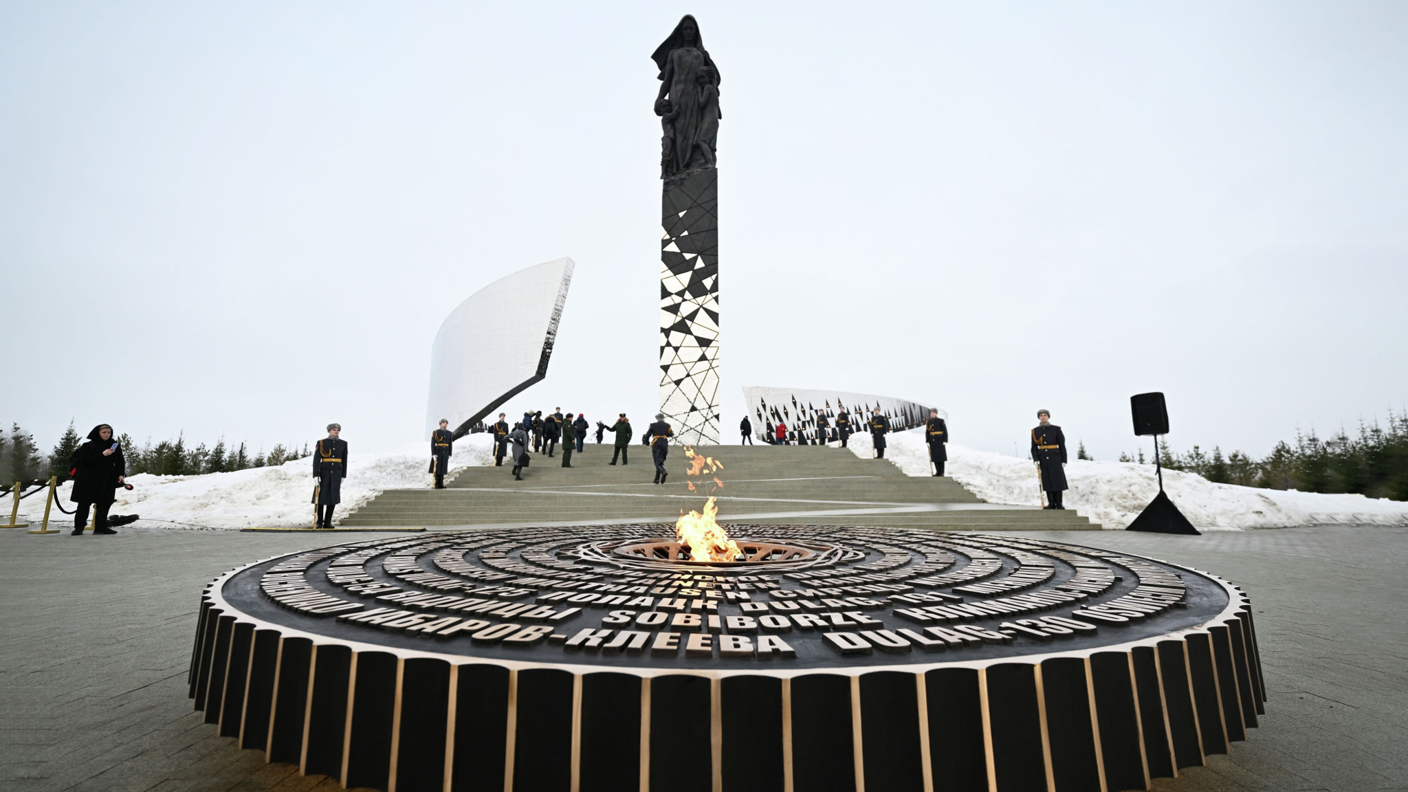 Подписан закон об увековечении памяти жертв геноцида советского народа