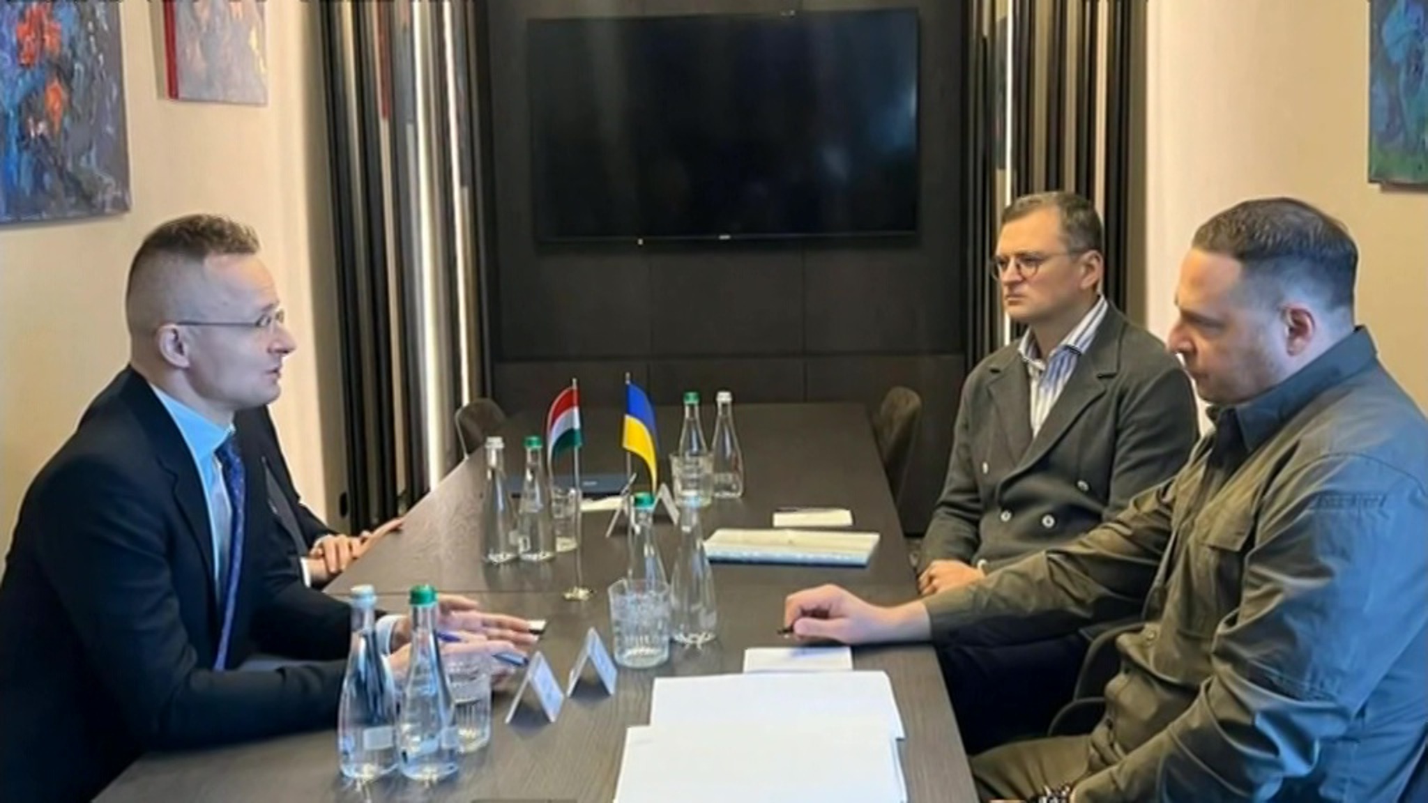 Глава МИД Венгрии прибыл на Украину на переговоры с Ермаком