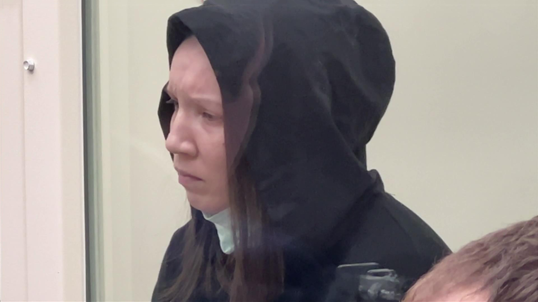 Экс-тренер по фехтованию опробовала свои навыки на беззащитной девушке