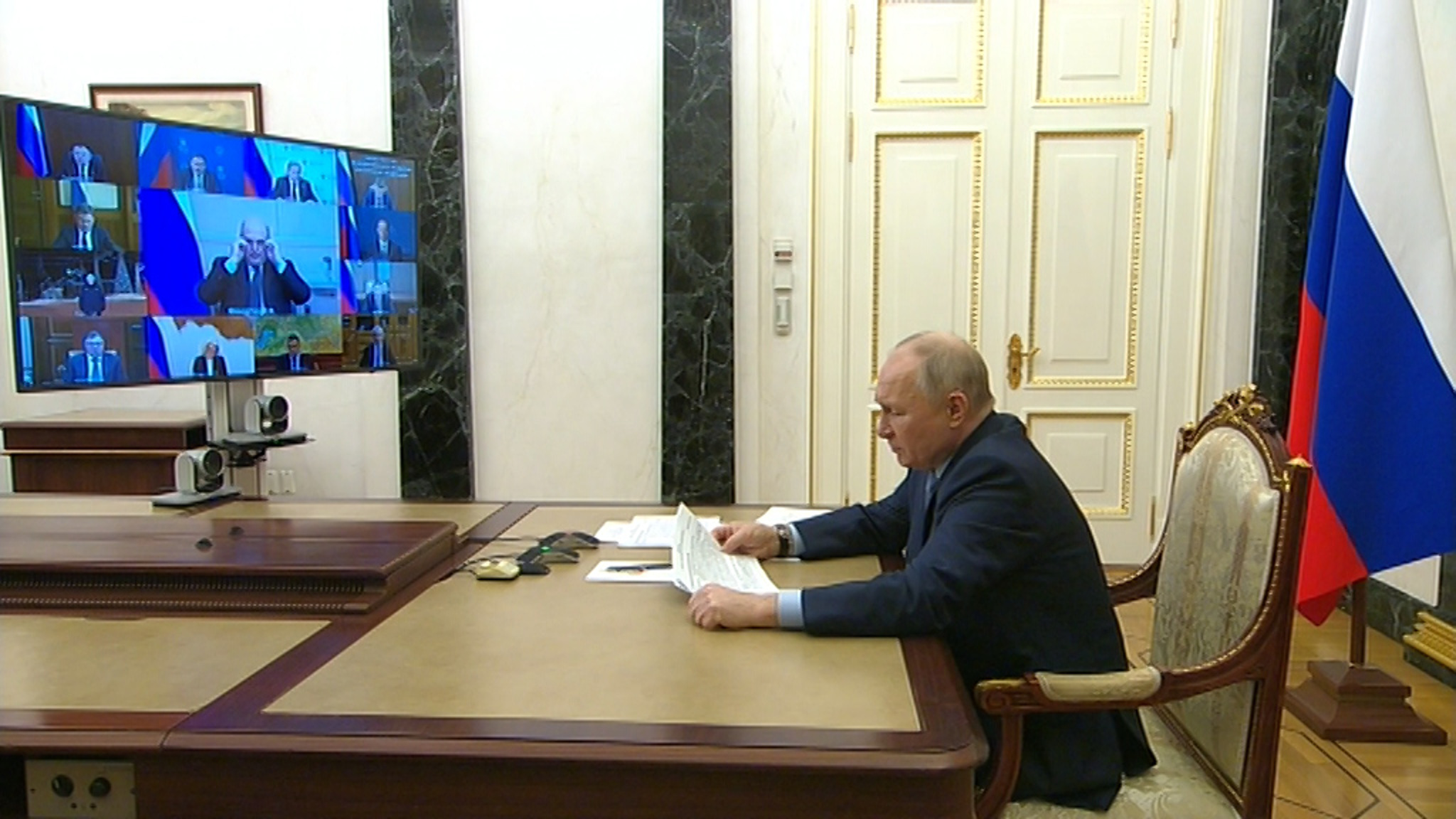 Путин провел совещание по развитию авиации