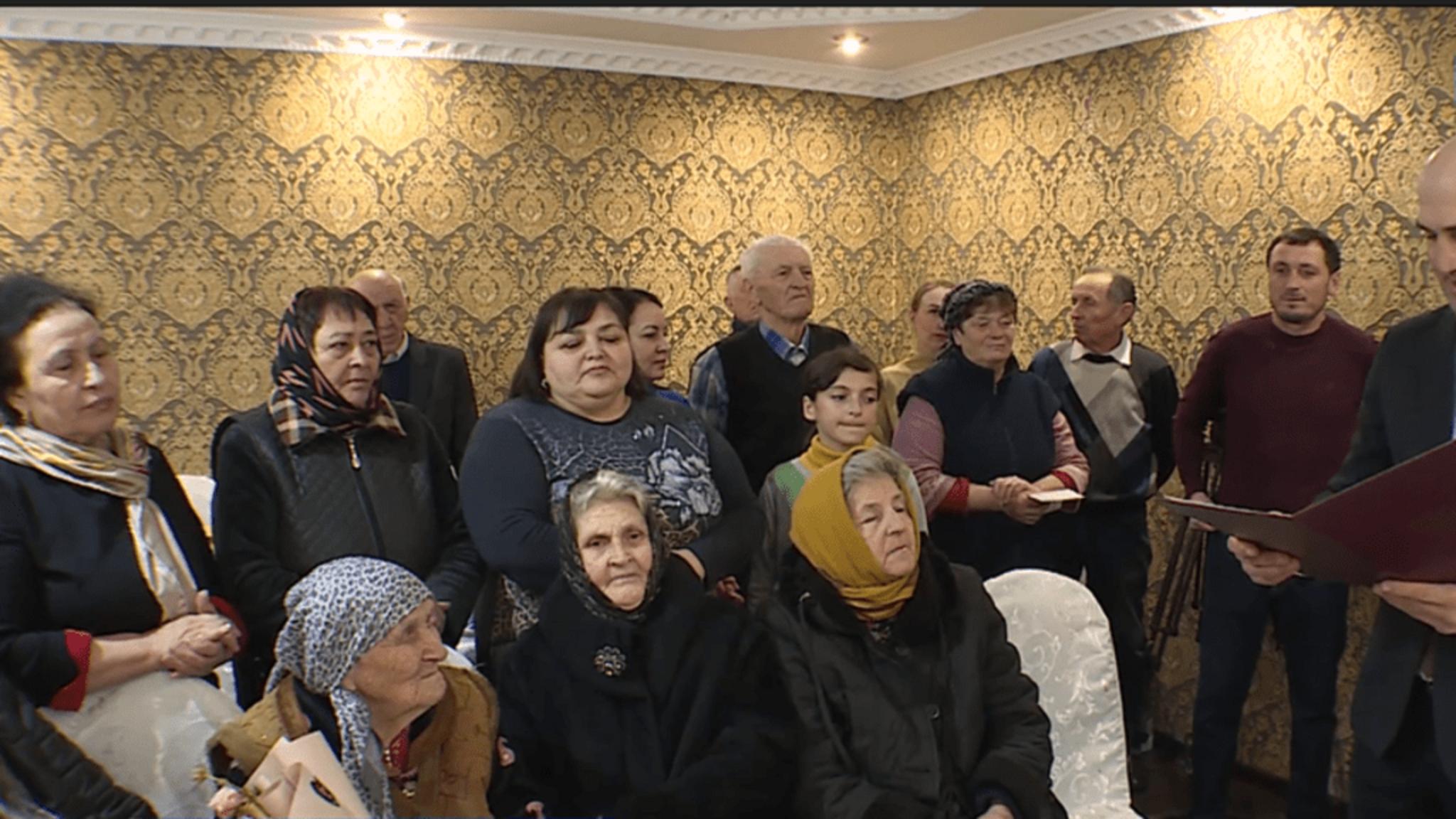 Рашид Темрезов поздравил труженицу тыла Цуцу Дагужиеву со 101-летием
