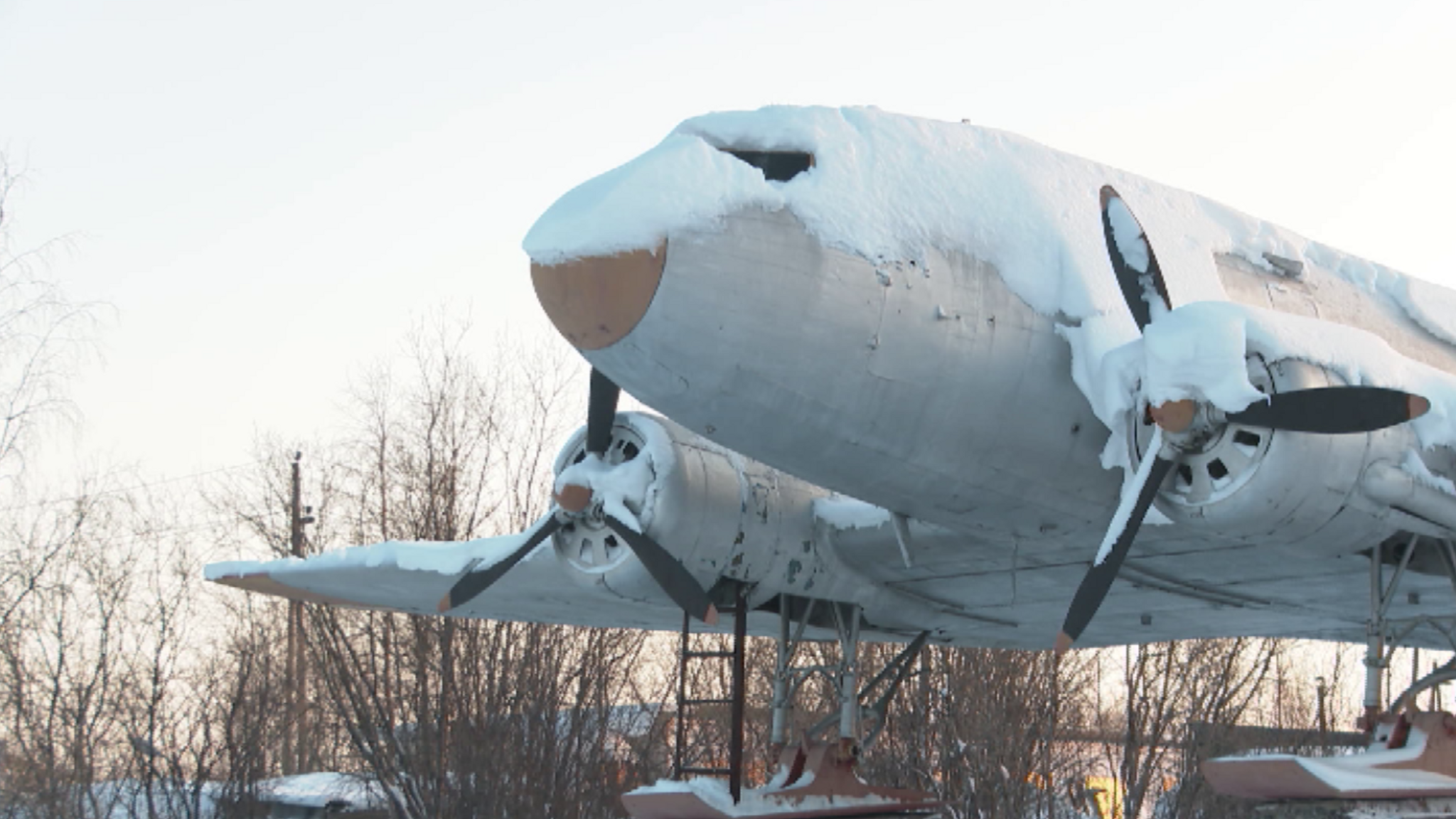 Почти полвека на вечной стоянке: речь про памятник – самолету ЛИ-2
