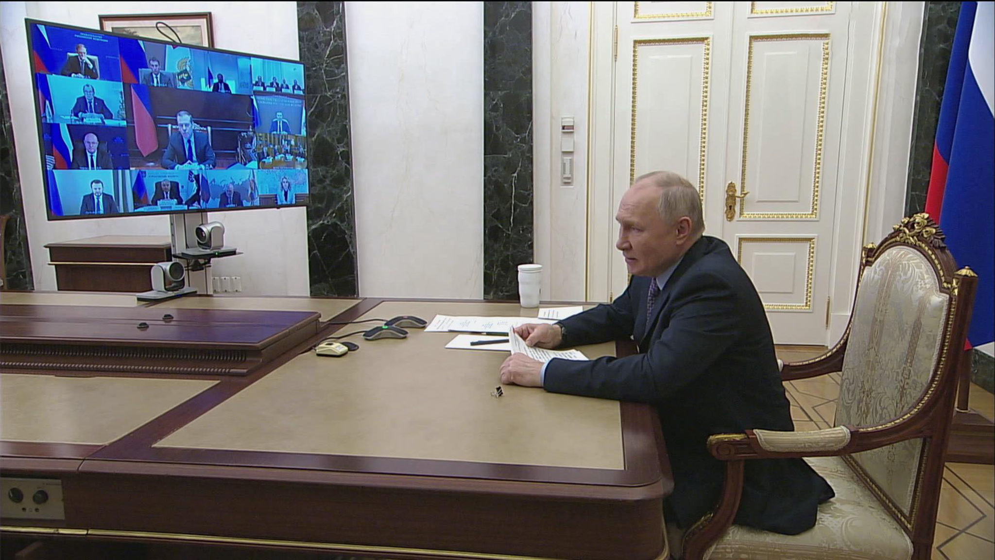Путин провел по видеосвязи заседание Совета по науке и образованию