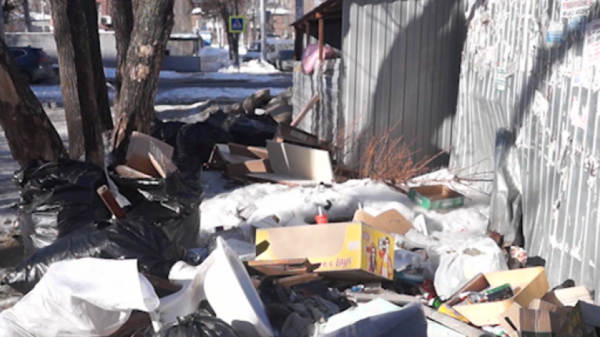 Саратовцы жалуются на появление стихийных свалок во дворах Саратова