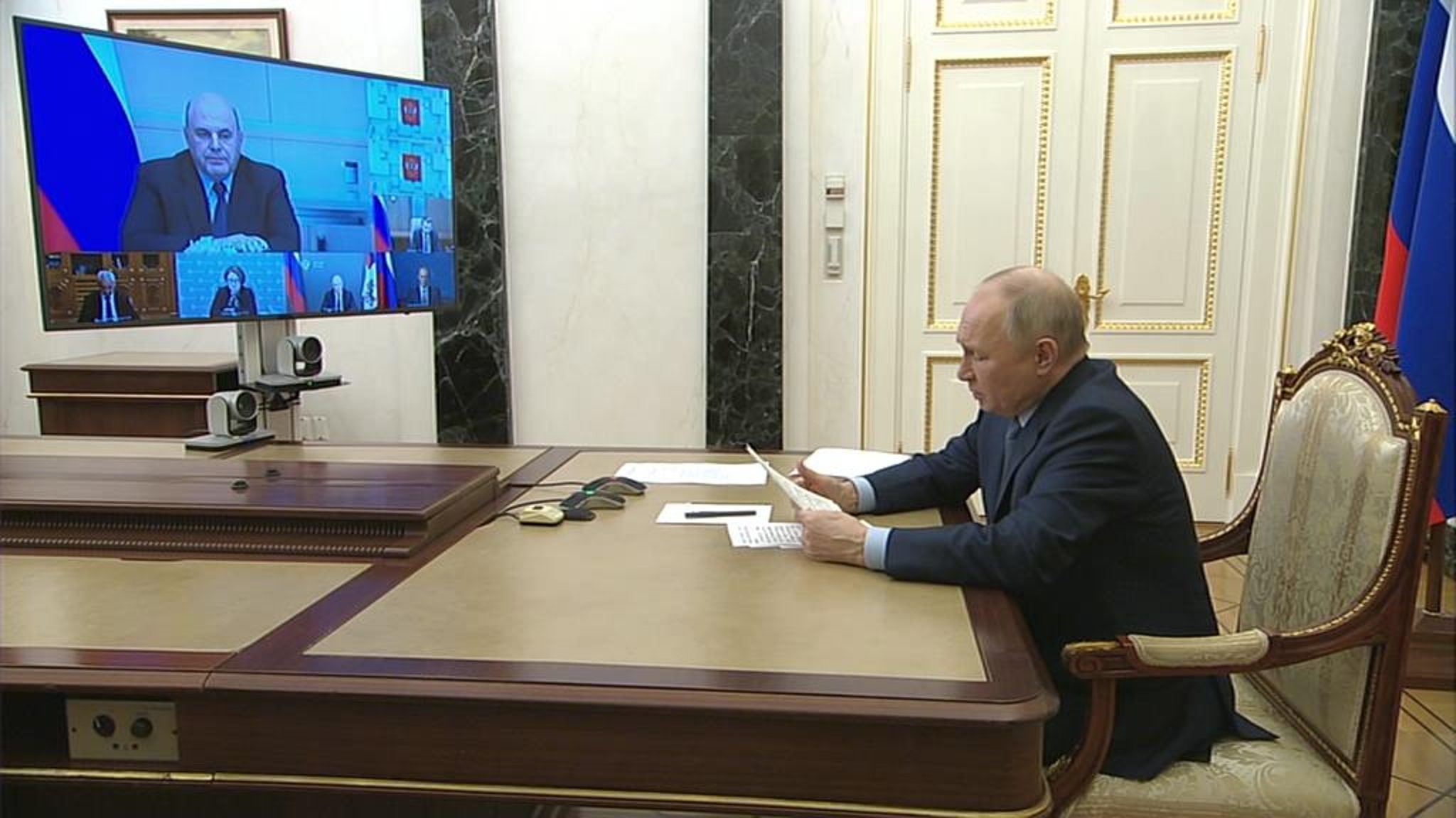 Путин: приоритетами должны стать доходы и качество жизни граждан