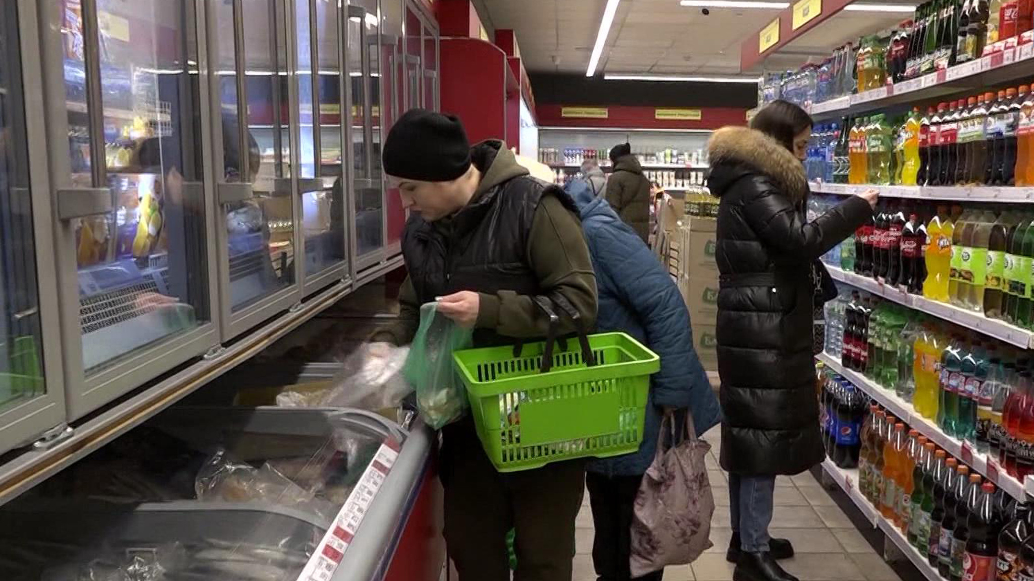 "Коробками вывозят": поляки закупаются продуктами в Калининградской области