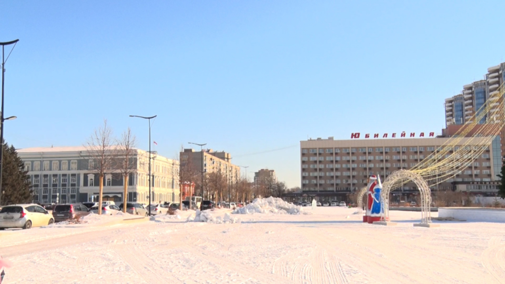 В Благовещенске начали демонтировать снежный городок