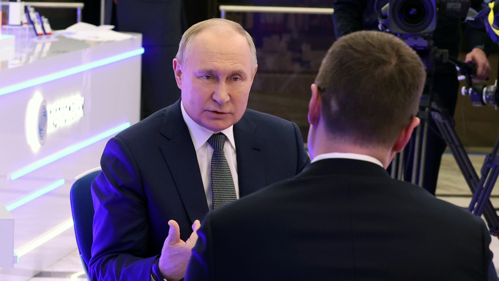 Владимир Путин рассказал, что осталось за кадром во время беседы с Карлсоном
