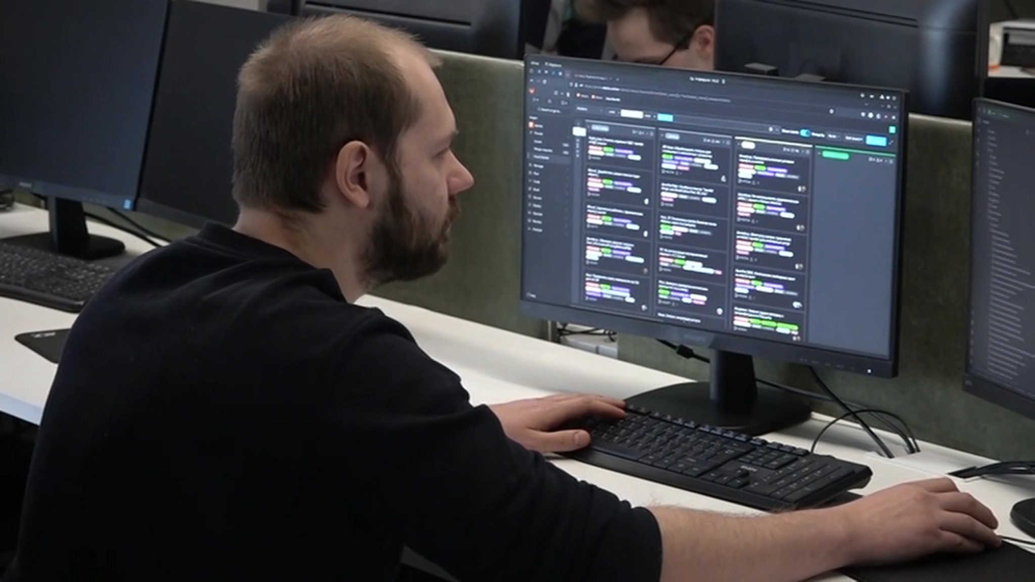 Российские IT-компании стали отказываться от услуг релокантов