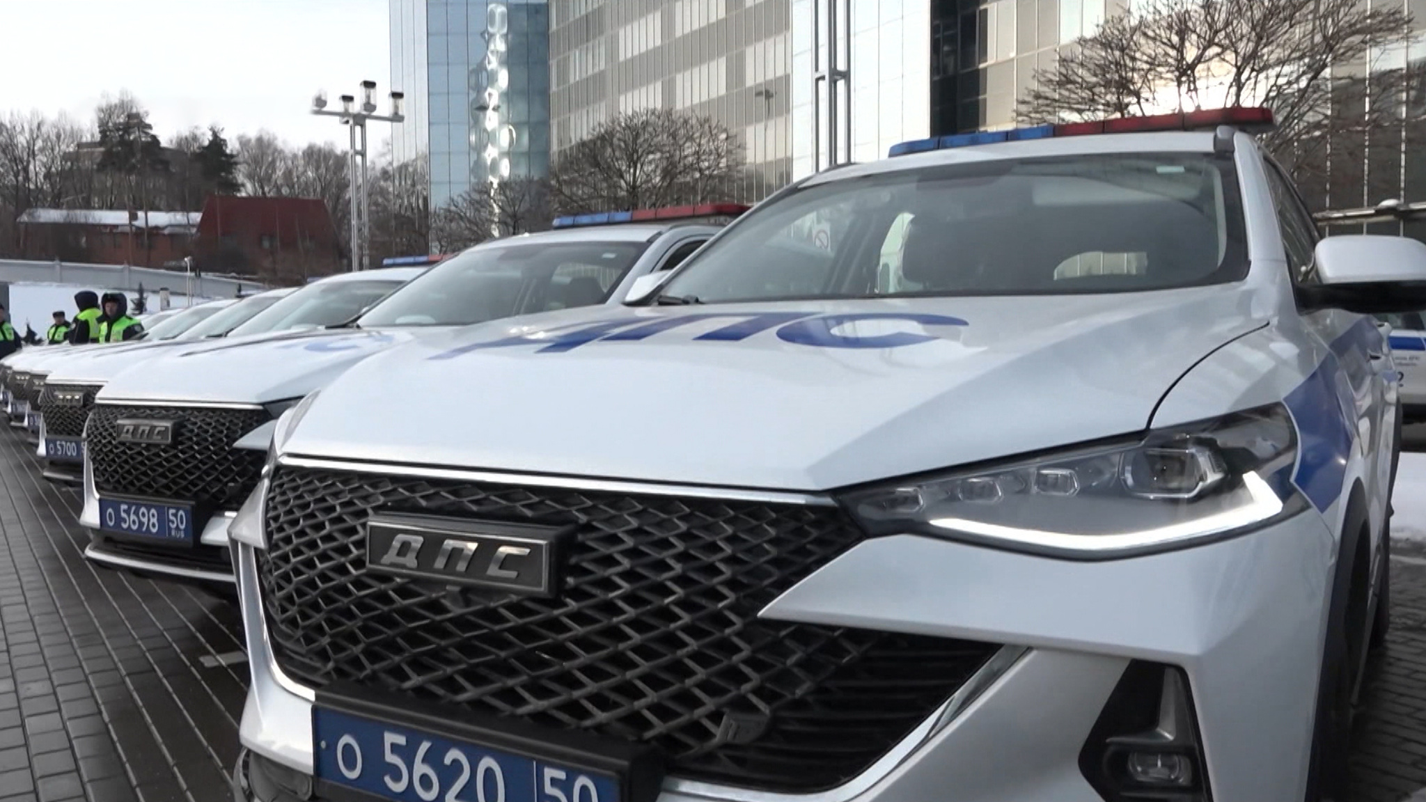 В Подмосковье дорожные инспекторы получили новые автомобили