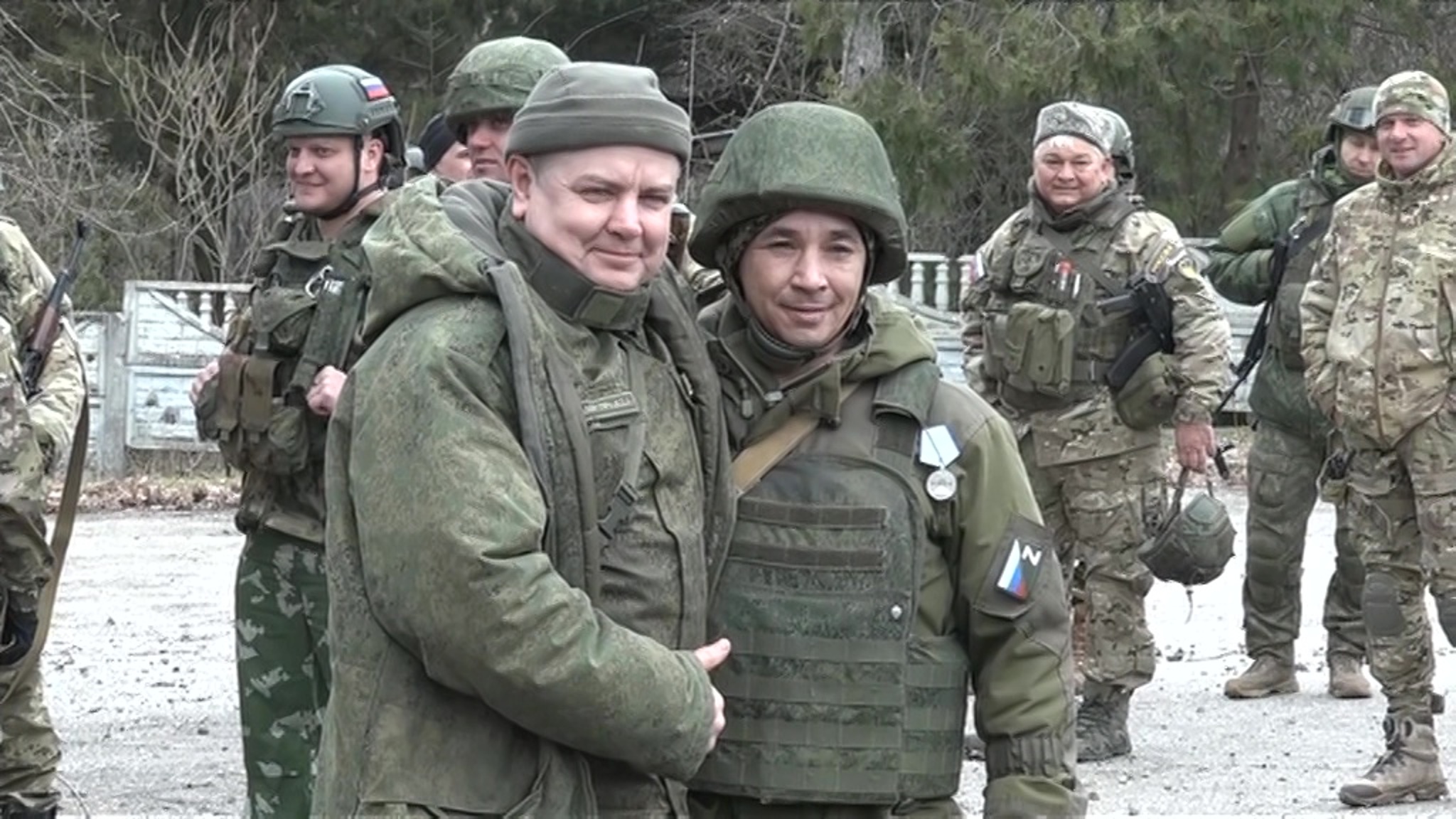 В зоне СВО наградили героев-добровольцев