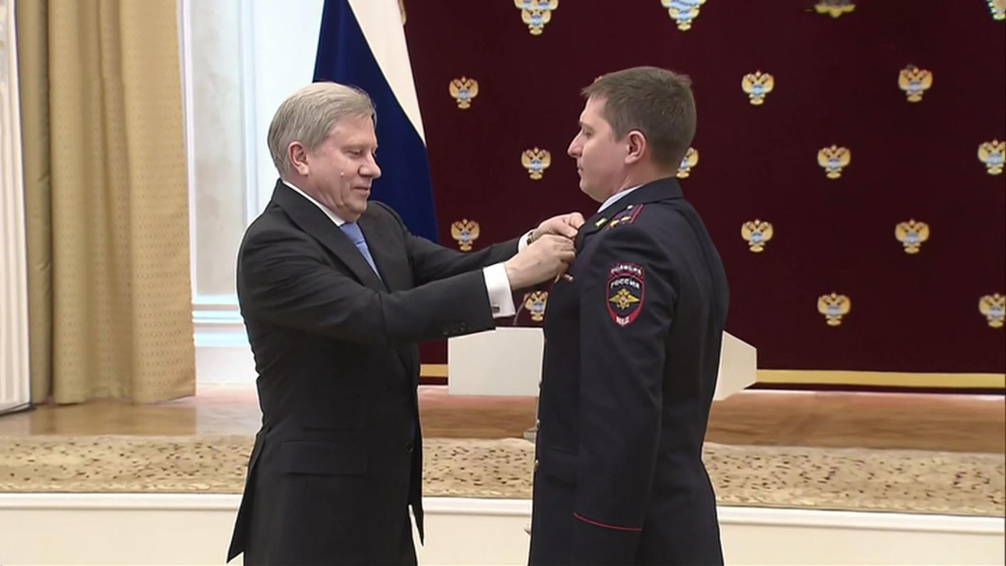 Сотрудникам транспортной полиции вручили награды