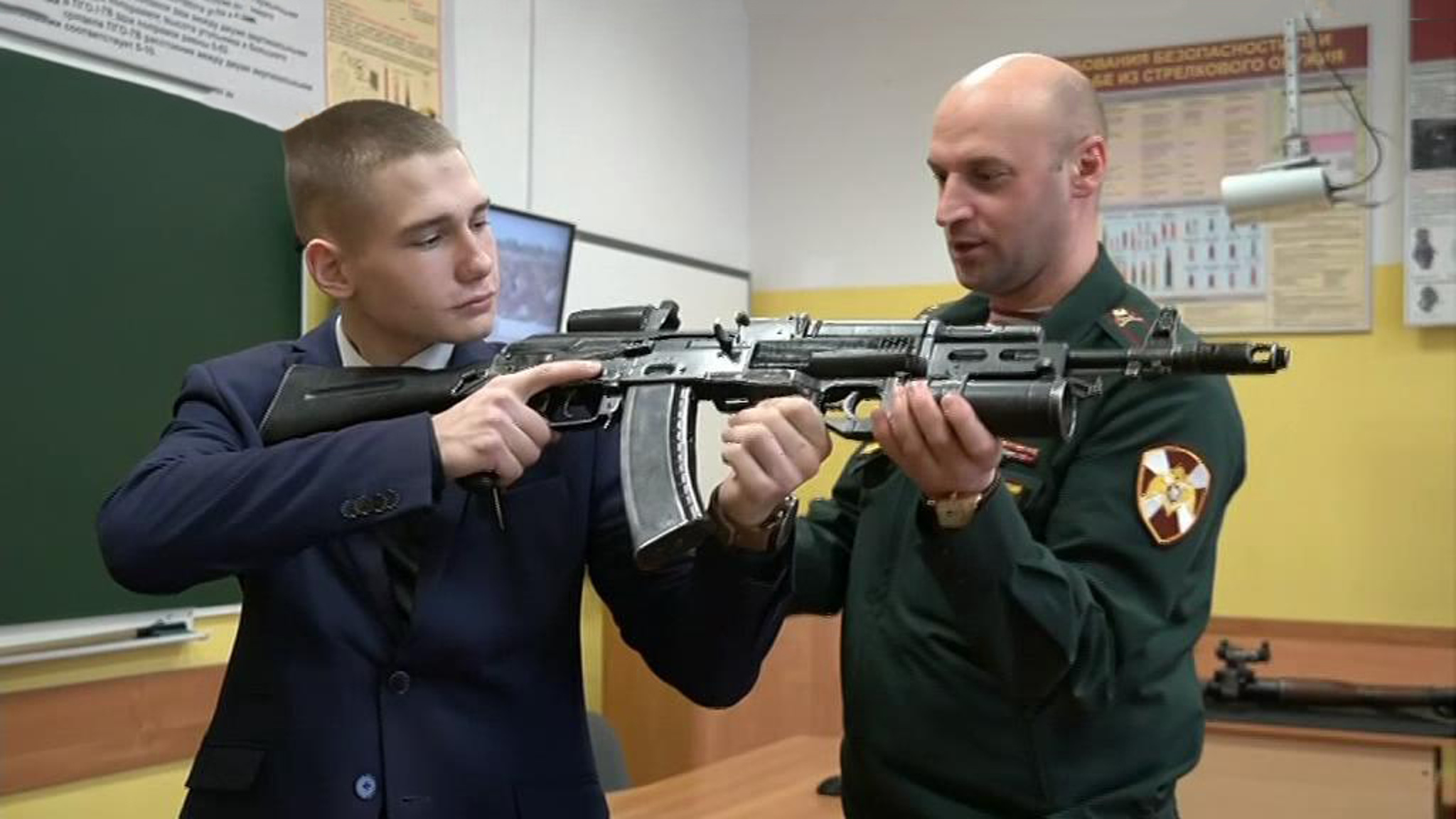 В преддверии 23 февраля исполнилась мечта новгородского школьника
