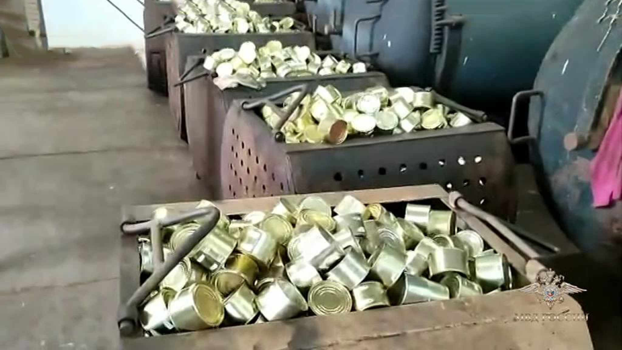 В Приморье расследуют дело производителя рыбных консервов