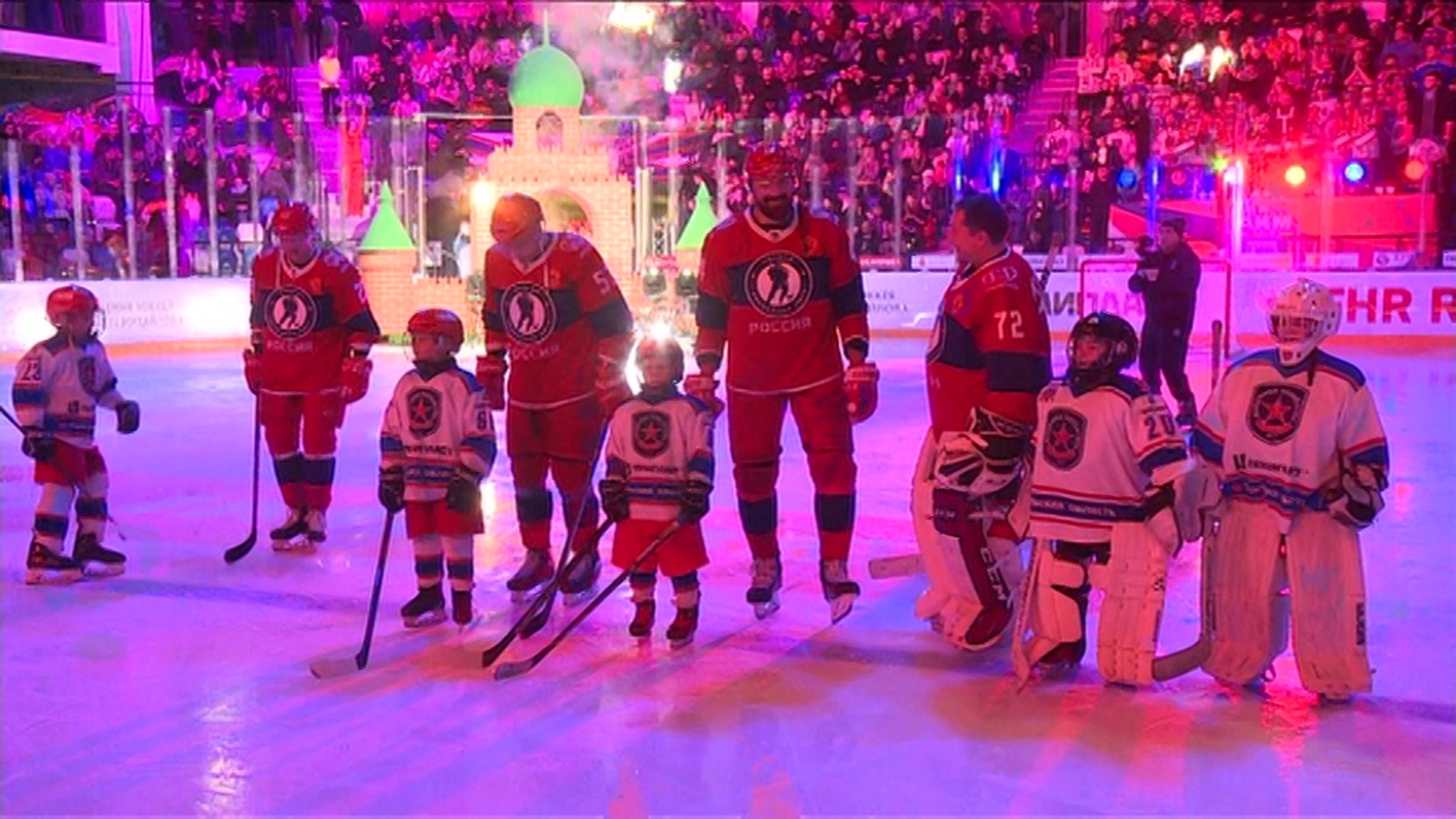 В Туле состоялся гала-матч между региональной сборной и "Легендами хоккея"