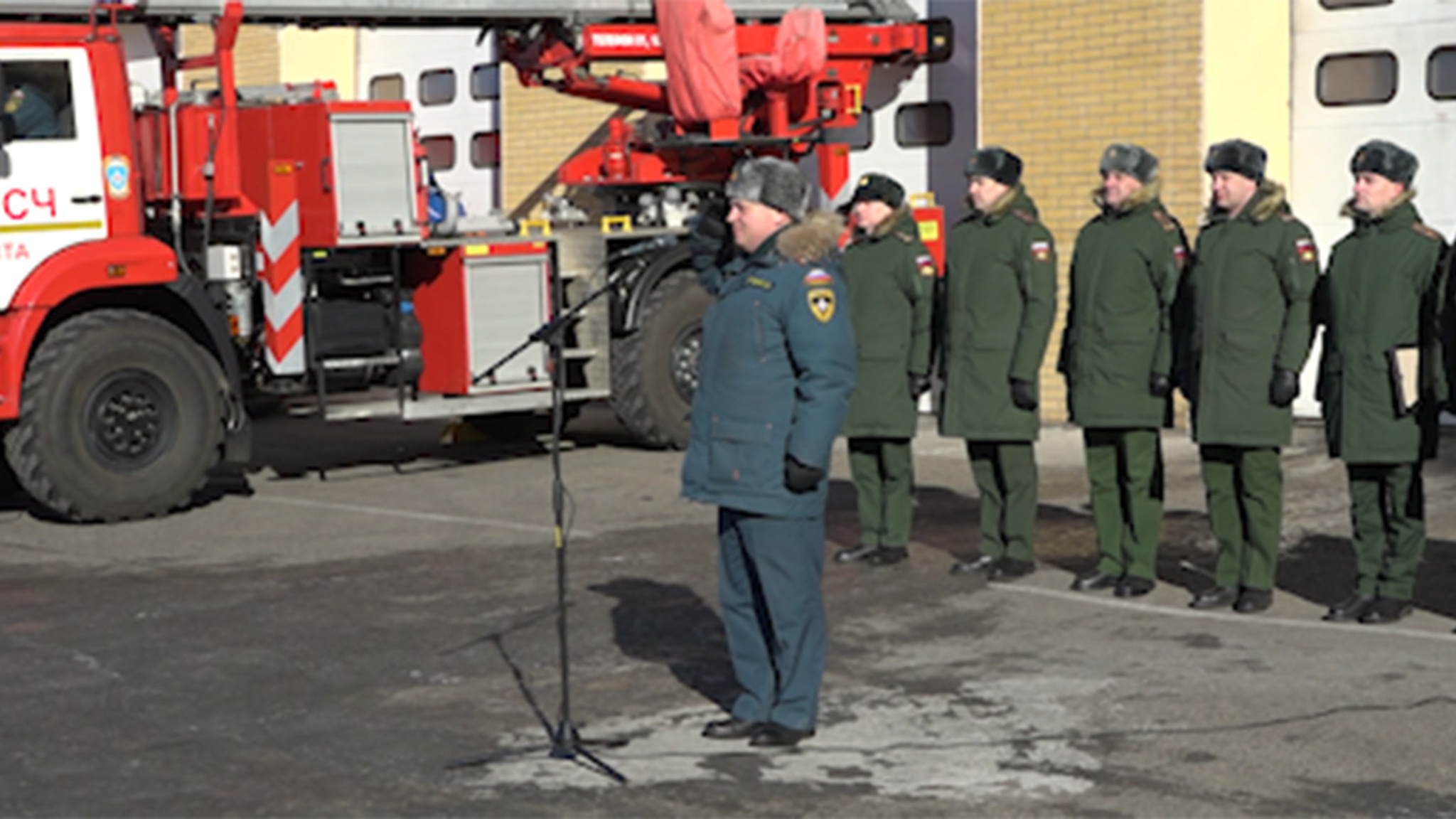 Сотрудники МЧС Забайкалья передали УАЗы и спецоборудование бойцам СВО