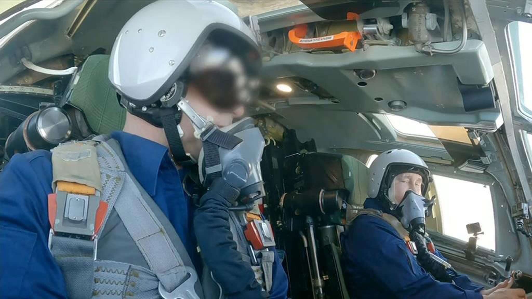 Кремль показал кадры с Путиным за штурвалом Ту-160М