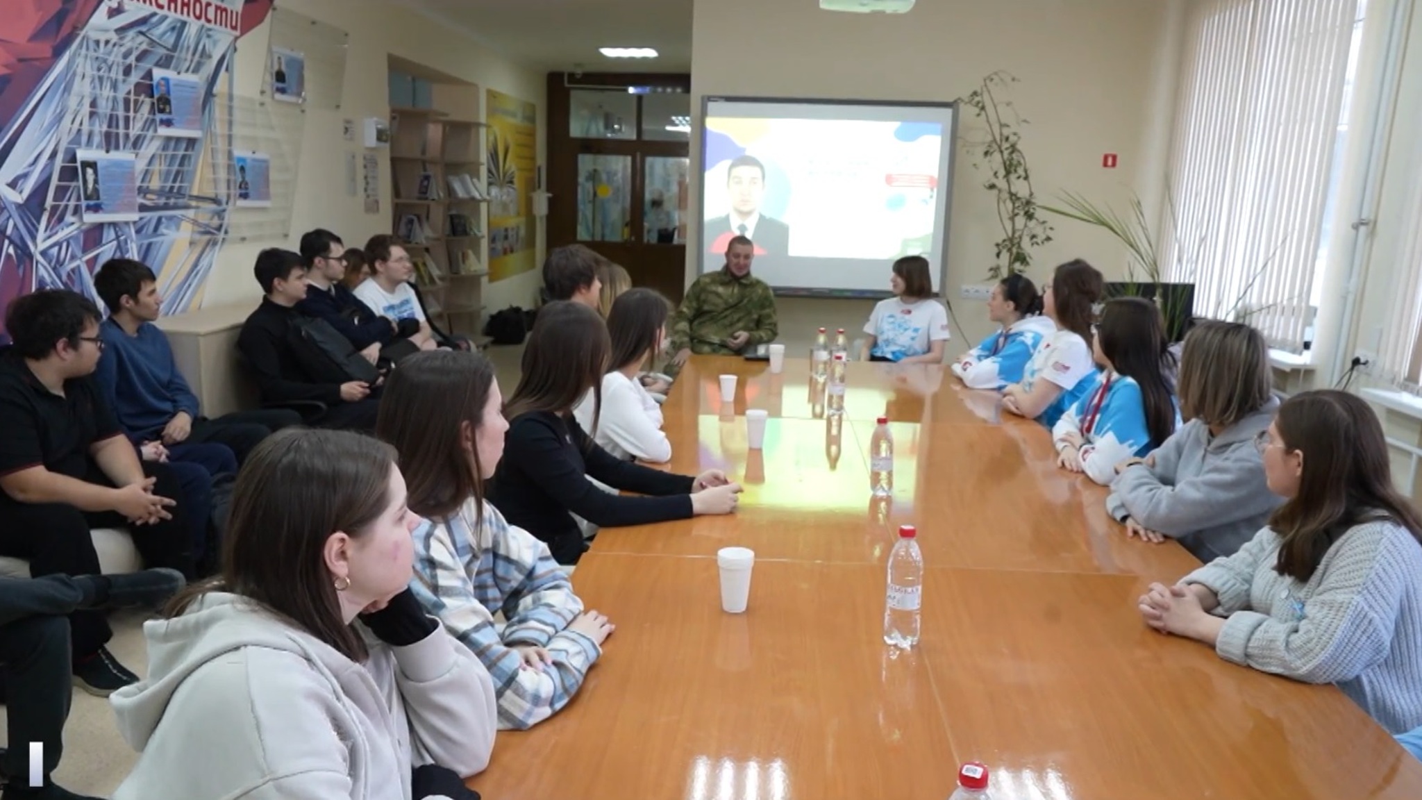 Инструкторы центра "ВОИН" проводят патриотические встречи с подростками в Тюмени
