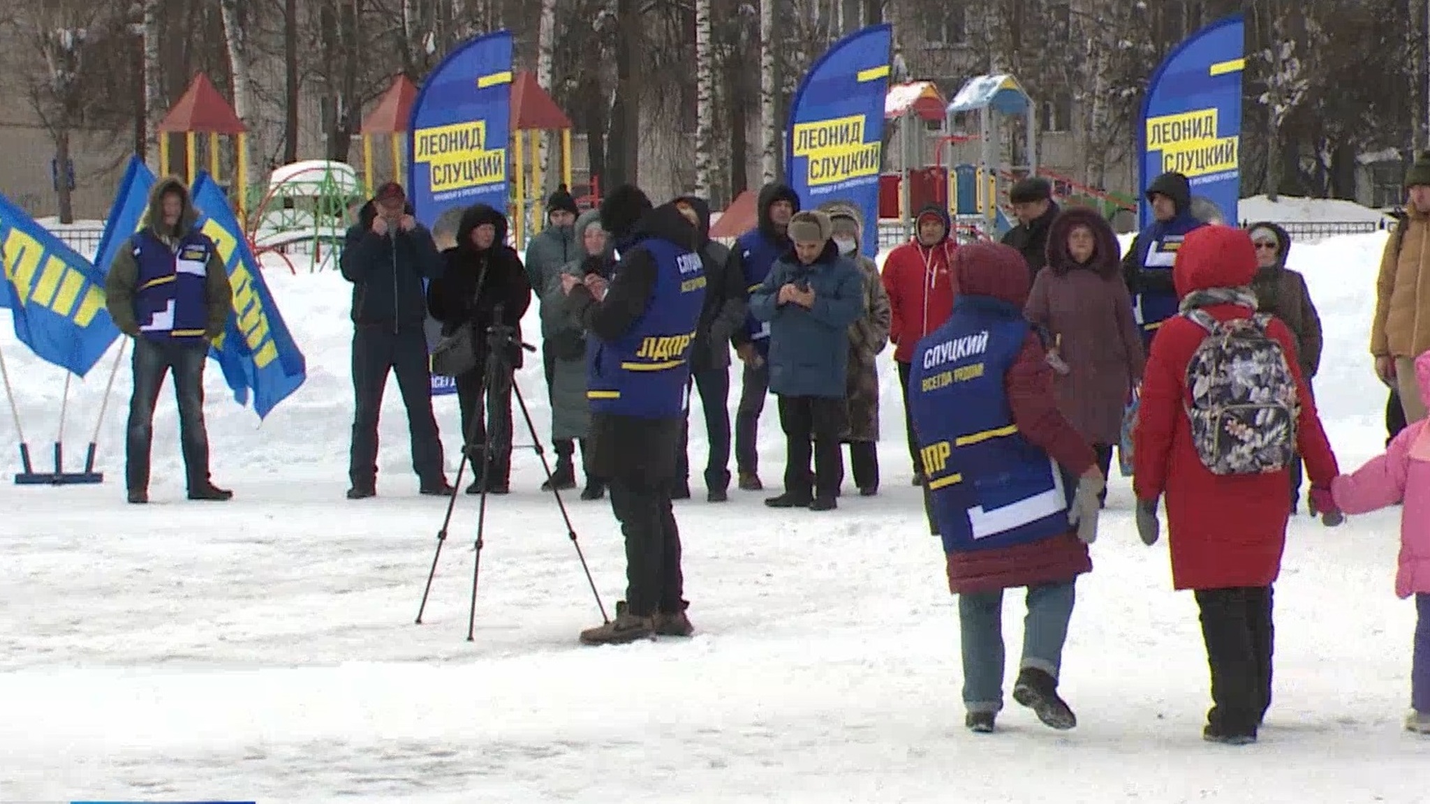 Активисты ЛДПР провели в Йошкар-Оле митинг и поздравили военнослужащих