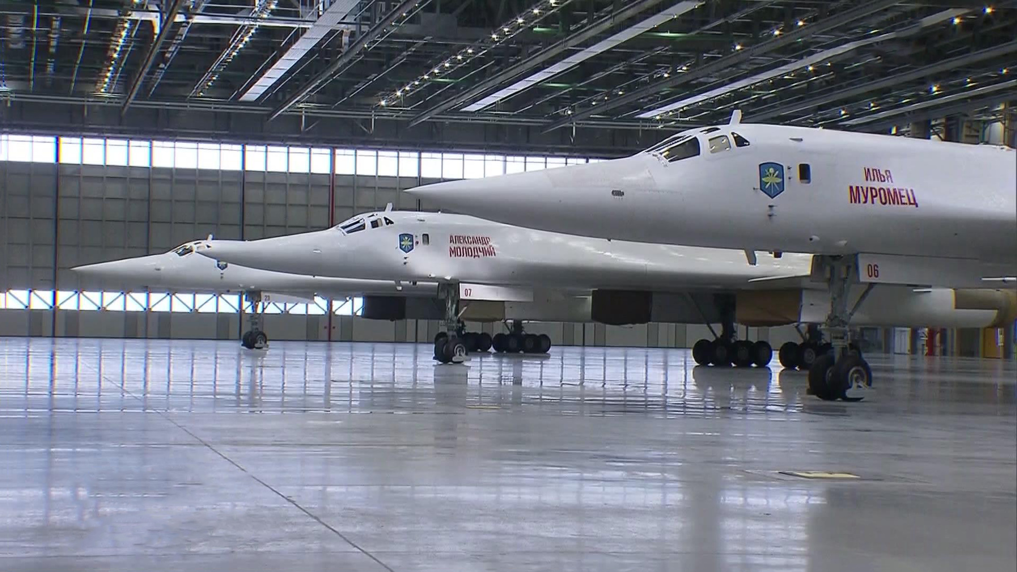 Путин в Татарстане побывал за штурвалом Ту-160 и за рулем "КамАЗа"