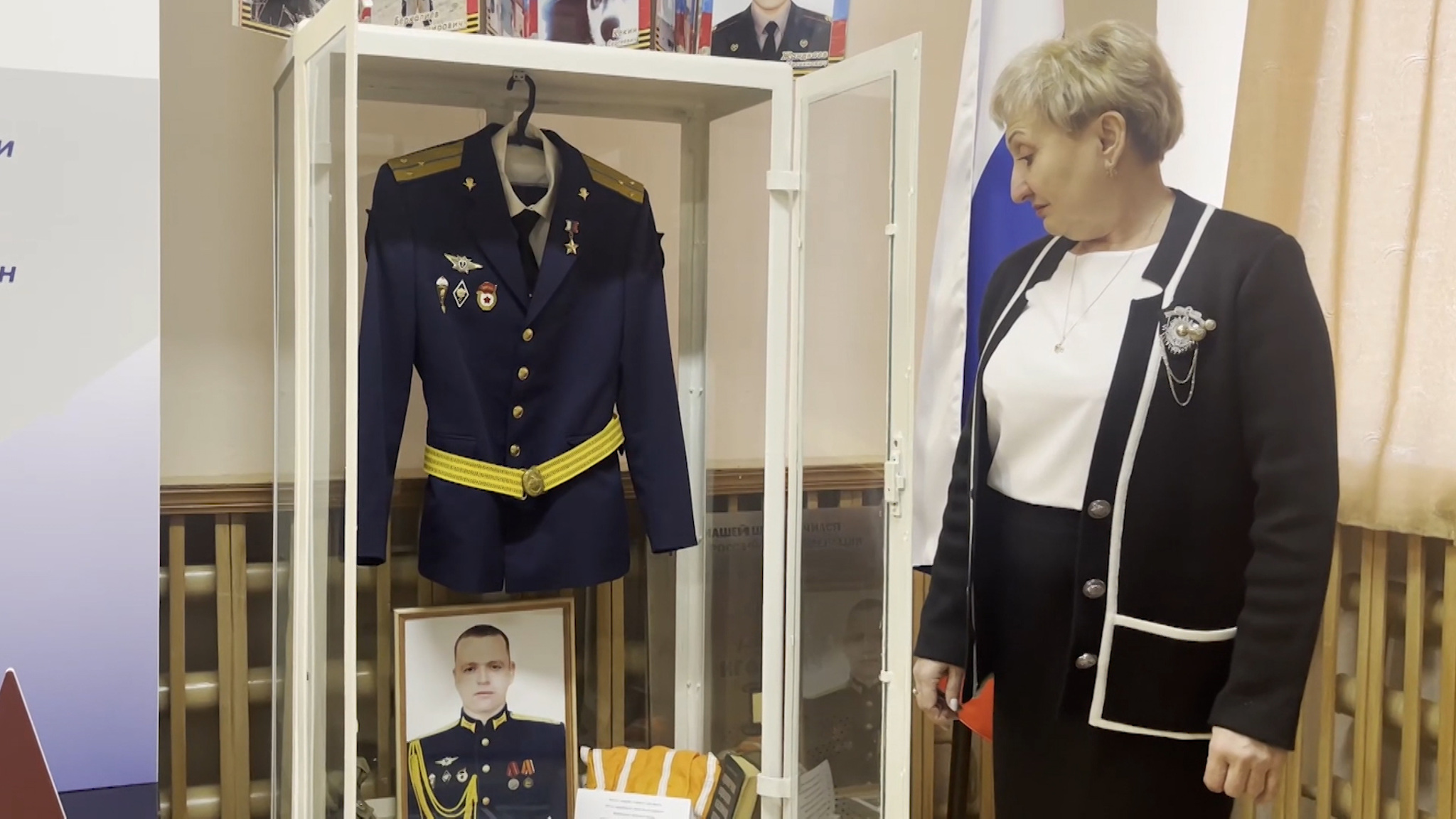 Стенд памяти Героя России Дениса Зорина открыли в одной из школ Волгоградской области