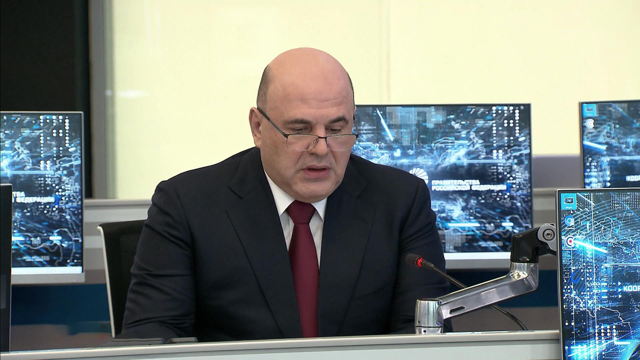 Мишустин обсудил с вице-премьерами развитие федеральных округов