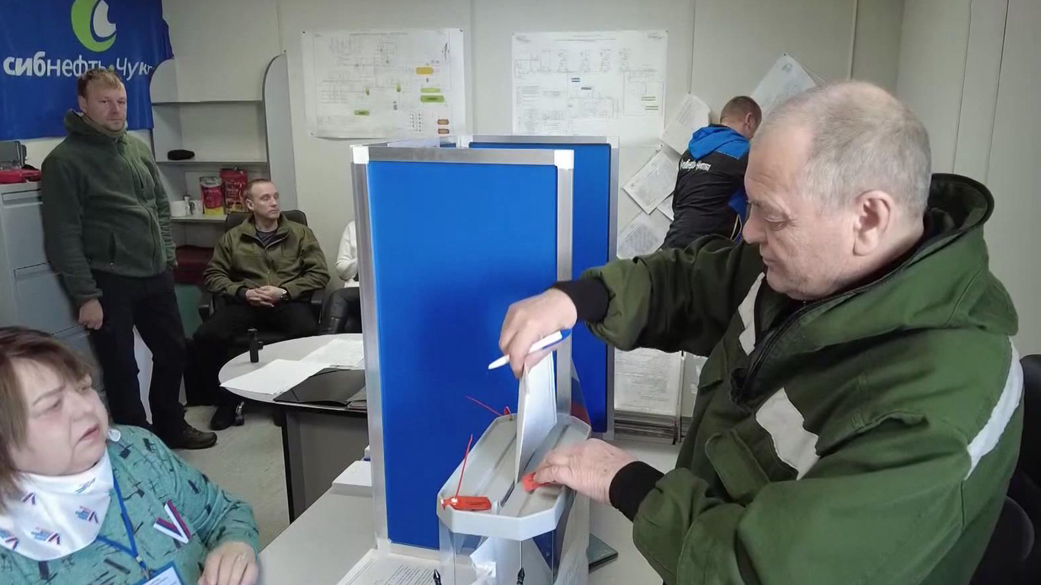 Досрочный прием голосов начали уже 18 регионов страны