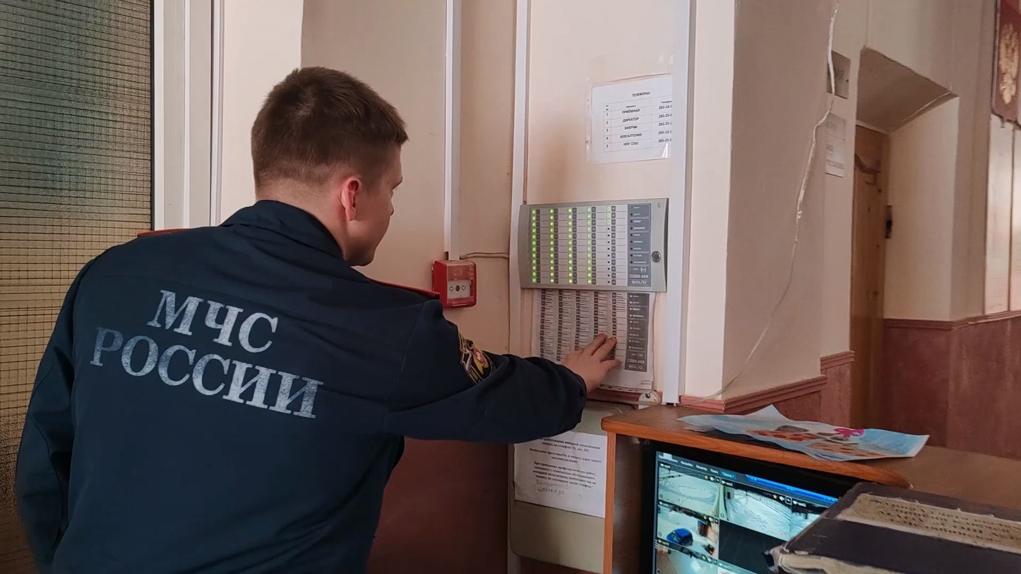 Сотрудники МЧС проверяют избирательные участки в Челябинской области