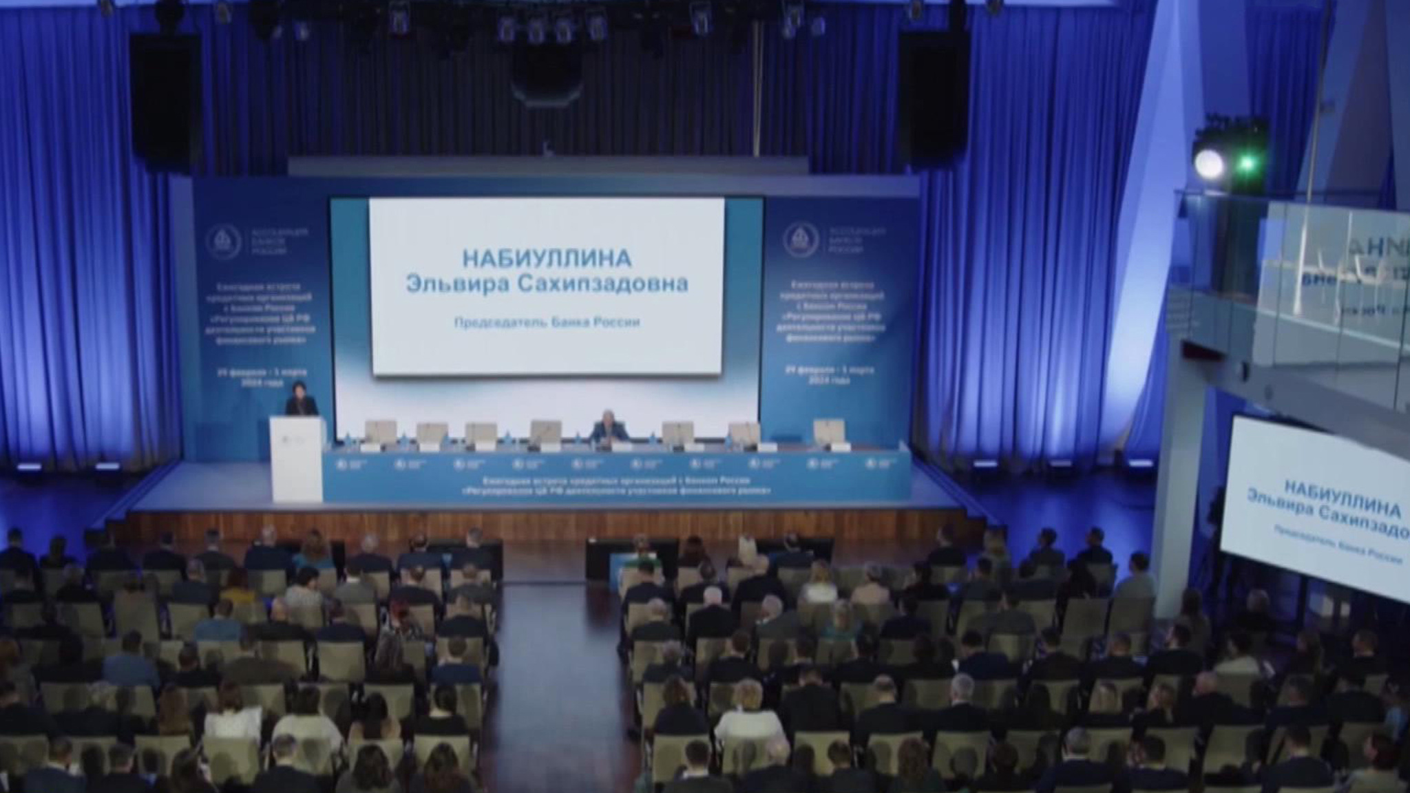 Россия вышла в лидеры по доле безналичных платежей в рознице