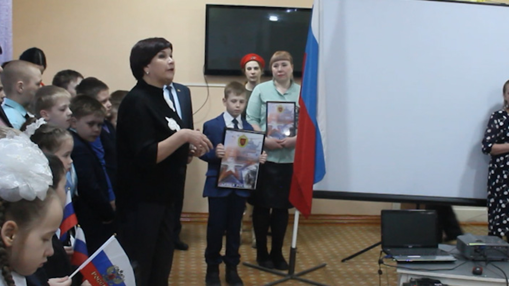 Школьник из Забайкалья получил благодарственное письмо за поддержку и оказание гуманитарной помощи