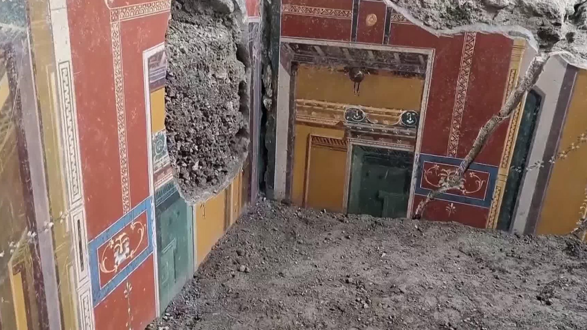 Новые фрески открыли во время раскопок в Помпеях